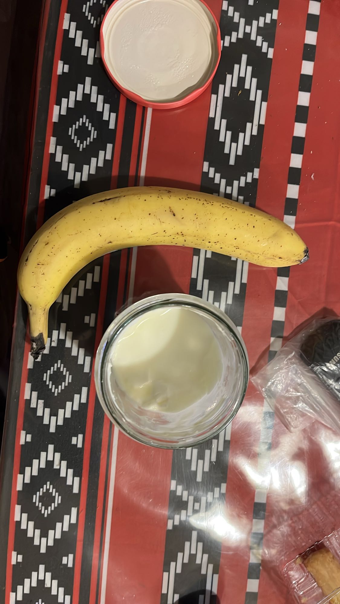 Банан с кисело мляко