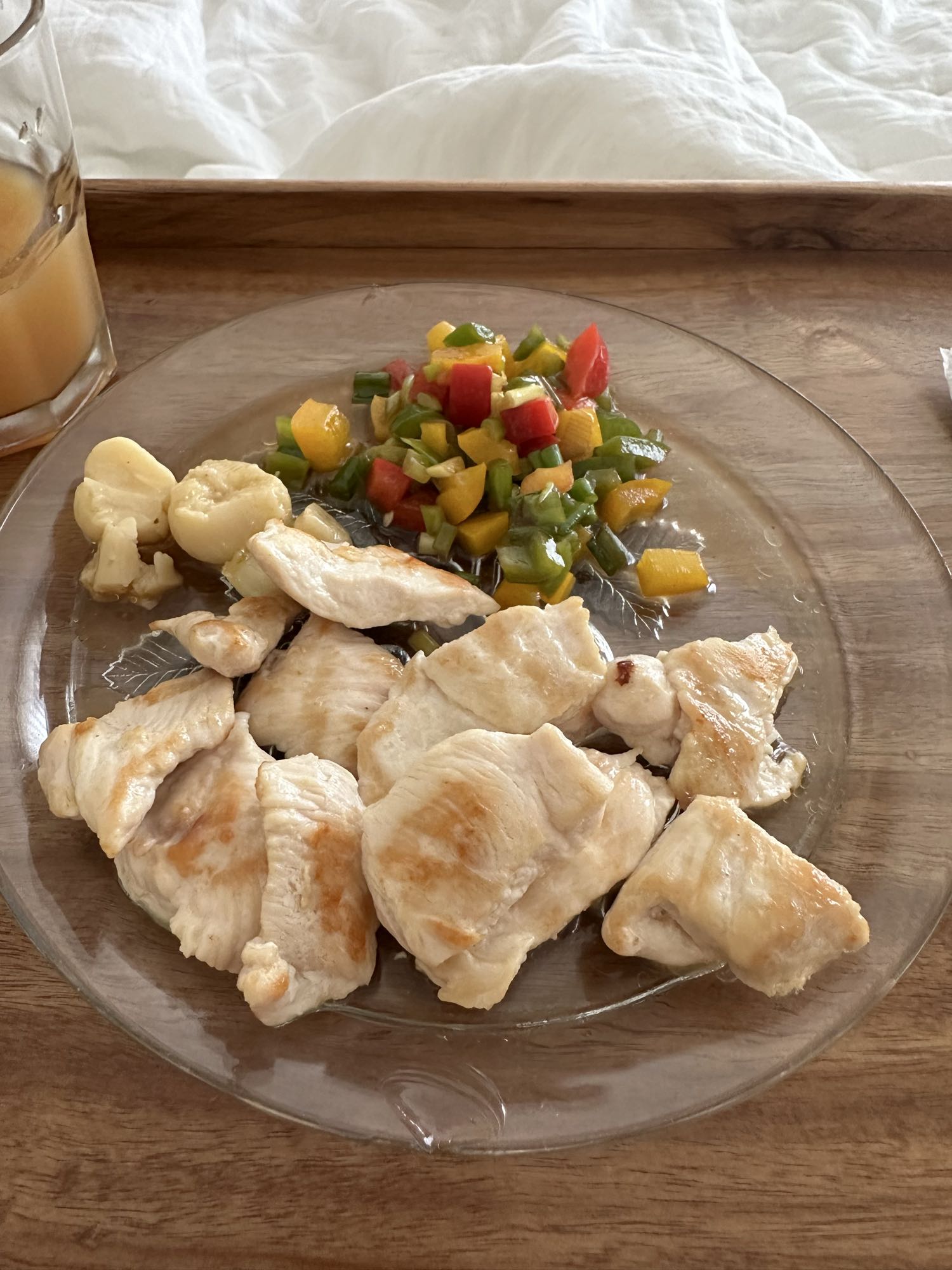 Pollo con ensalada de pimientos