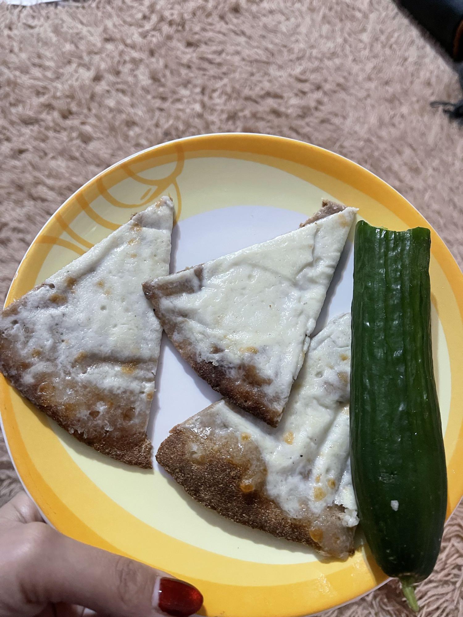 Cheese flatbread & cucumber