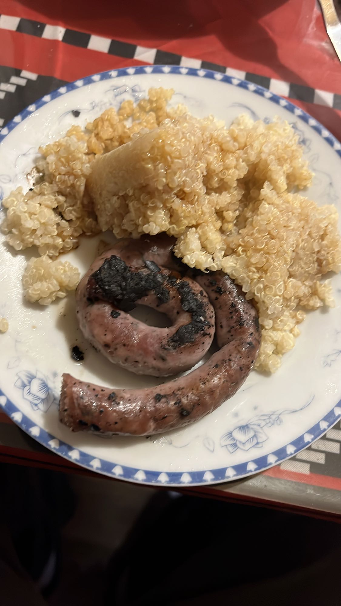 Киноа с наденица