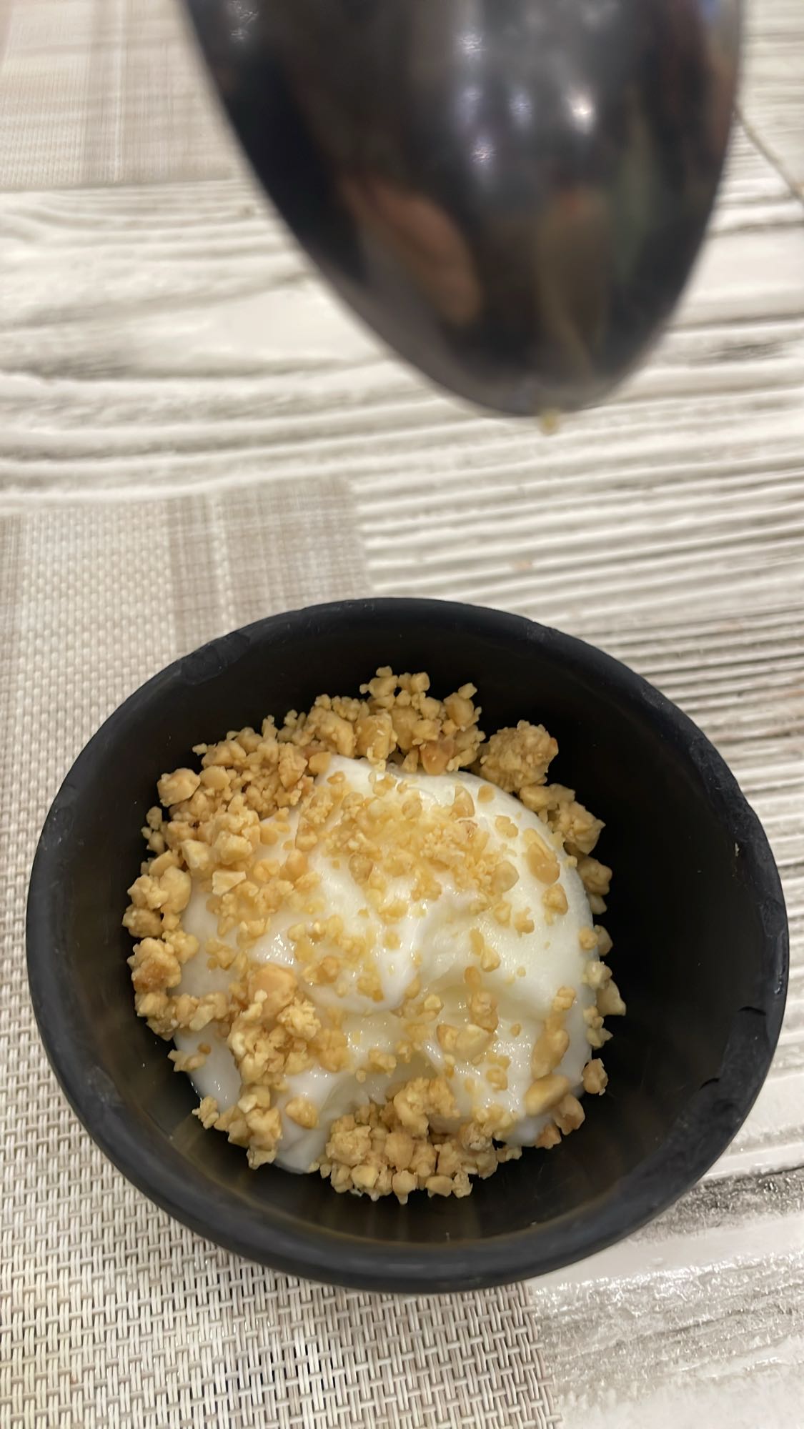 Vanilla ice cream & nuts