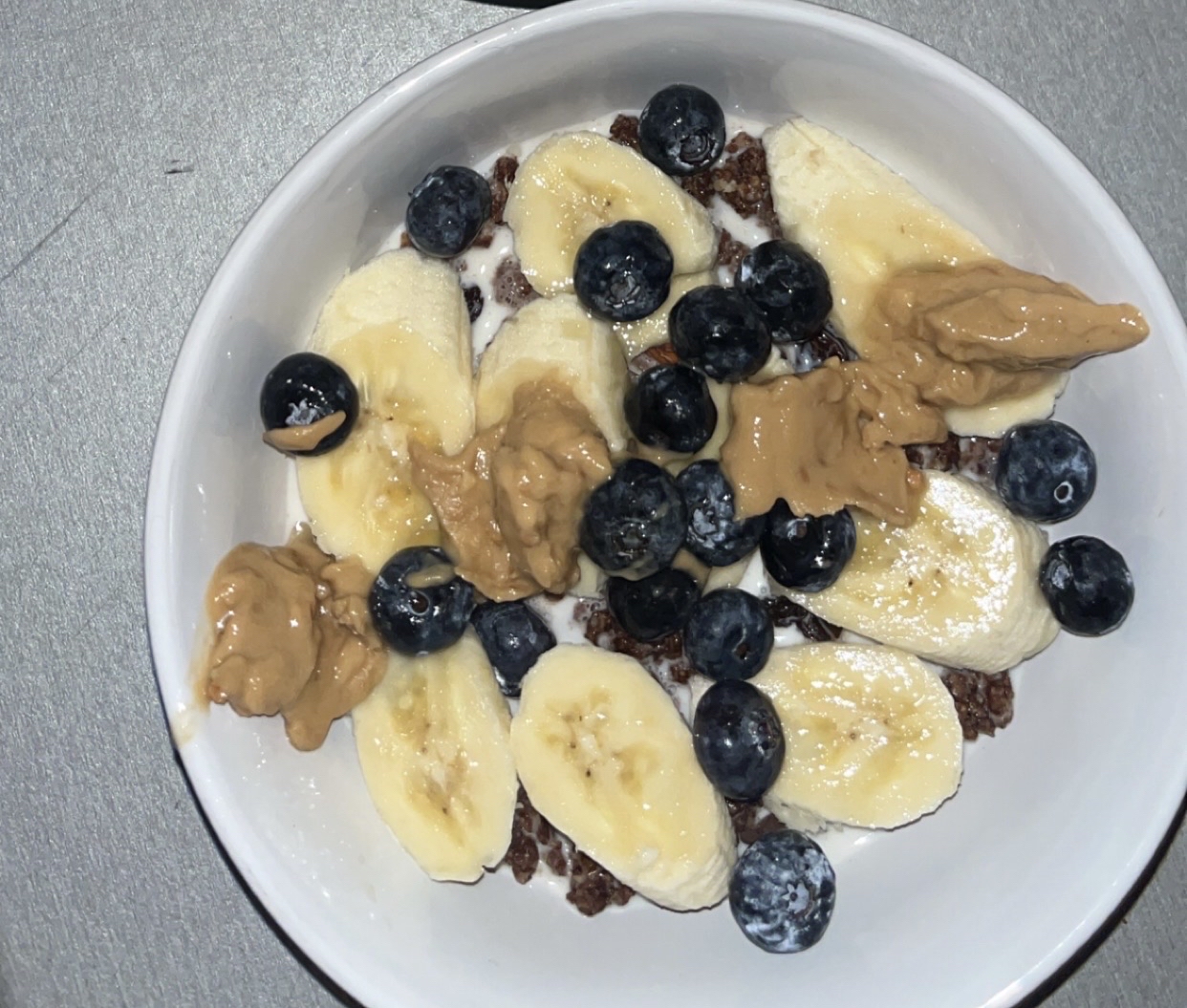 Owsianka z bananem i masłem orzechowym