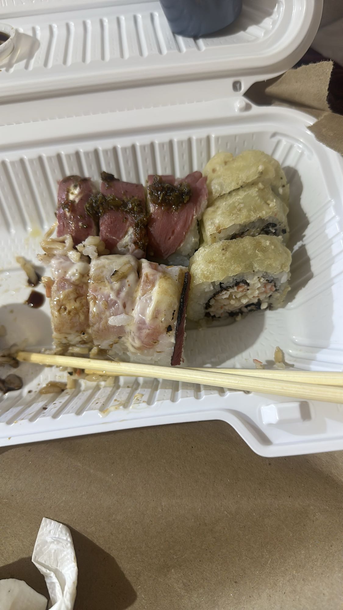 rollos de sushi variados