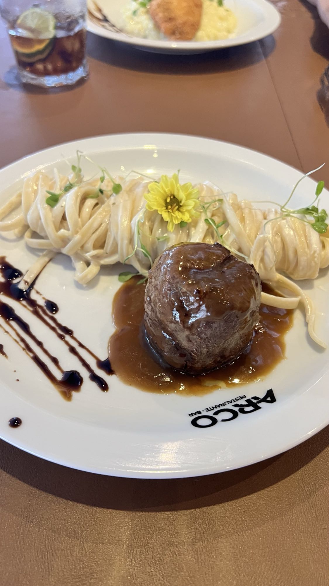 Filé mignon com fettuccine