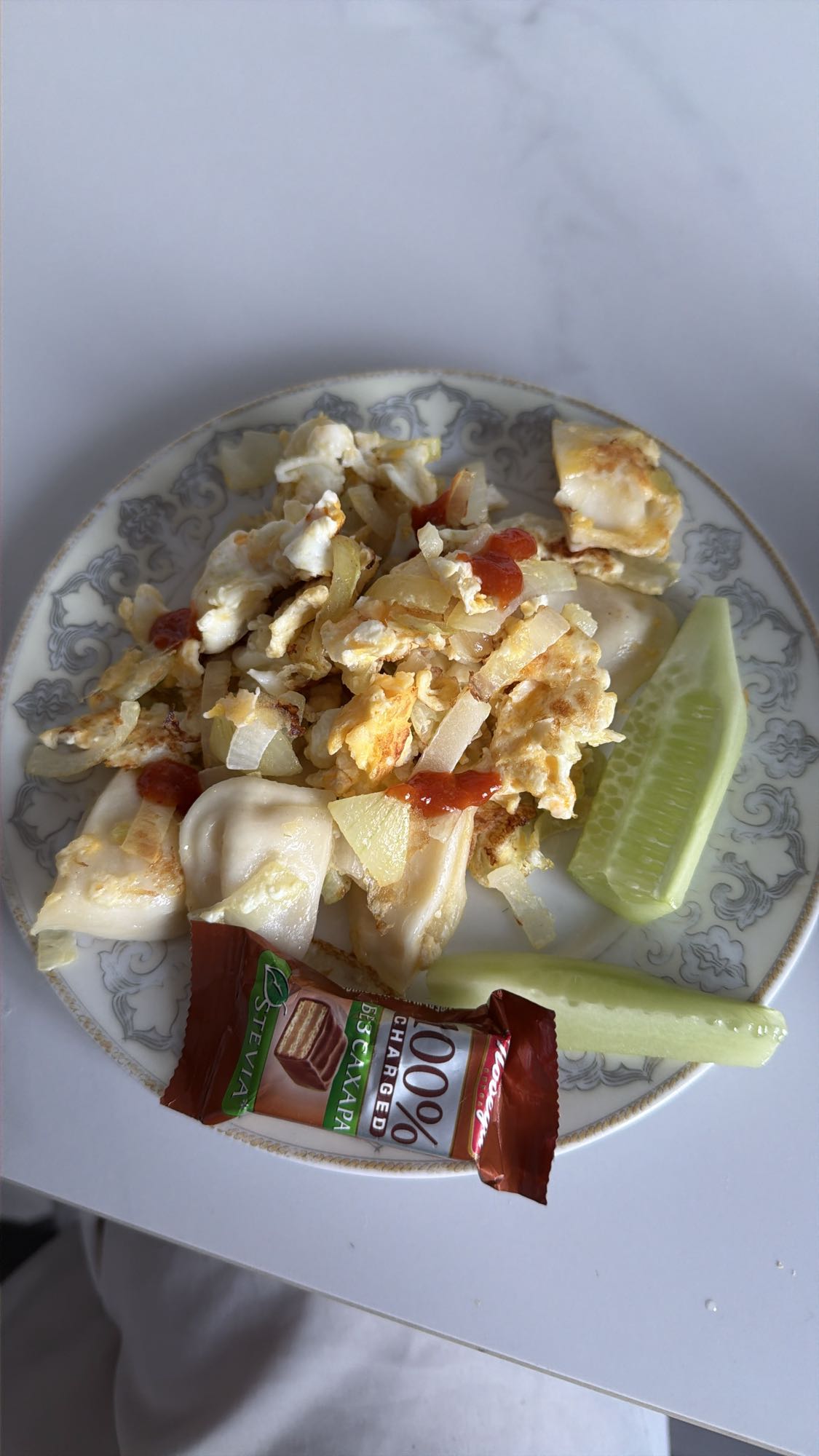 яичница с пельменями