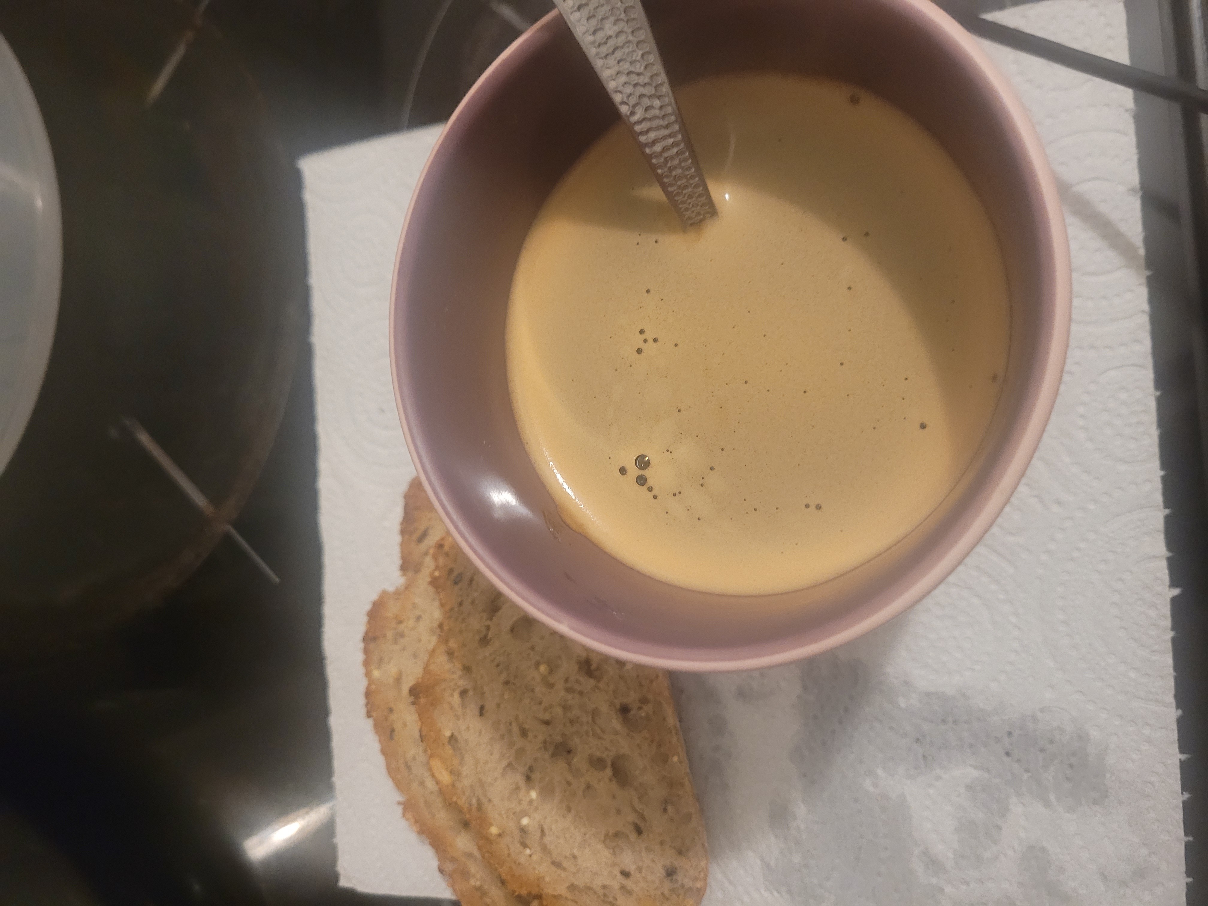 Café et pain aux céréales