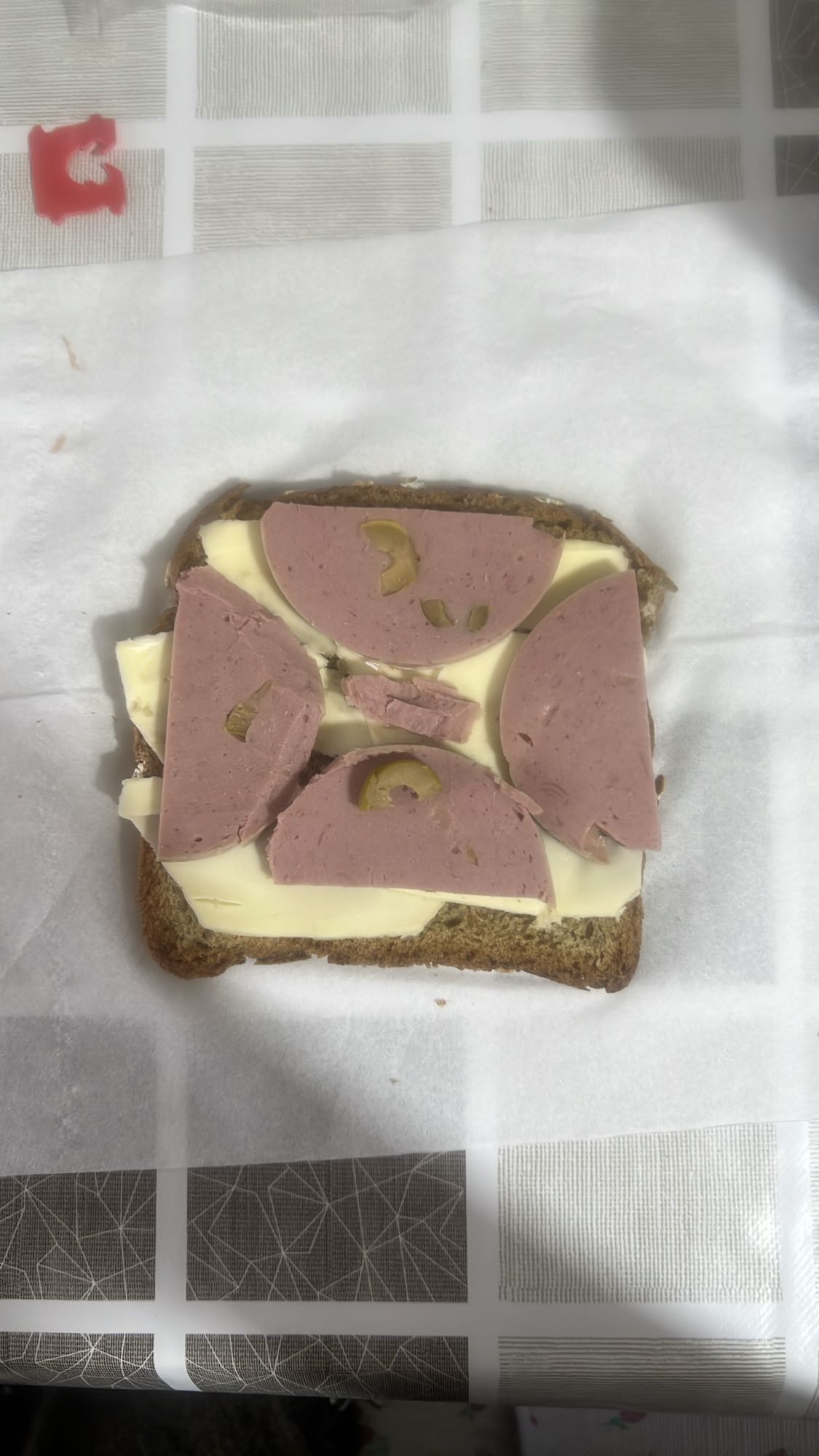 бутерброд с колбасой