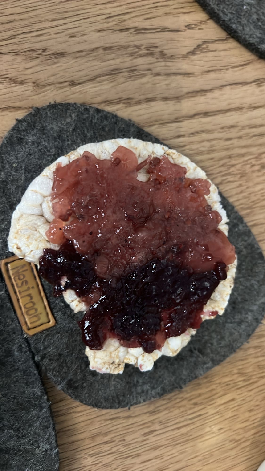 Reiswaffel mit Marmelade