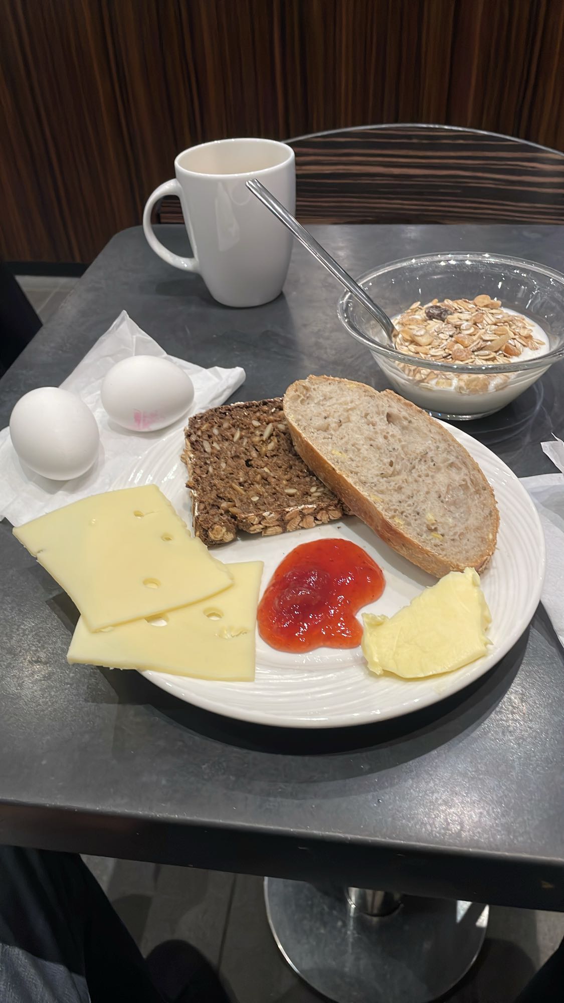 Frukosttallrik med müsli
