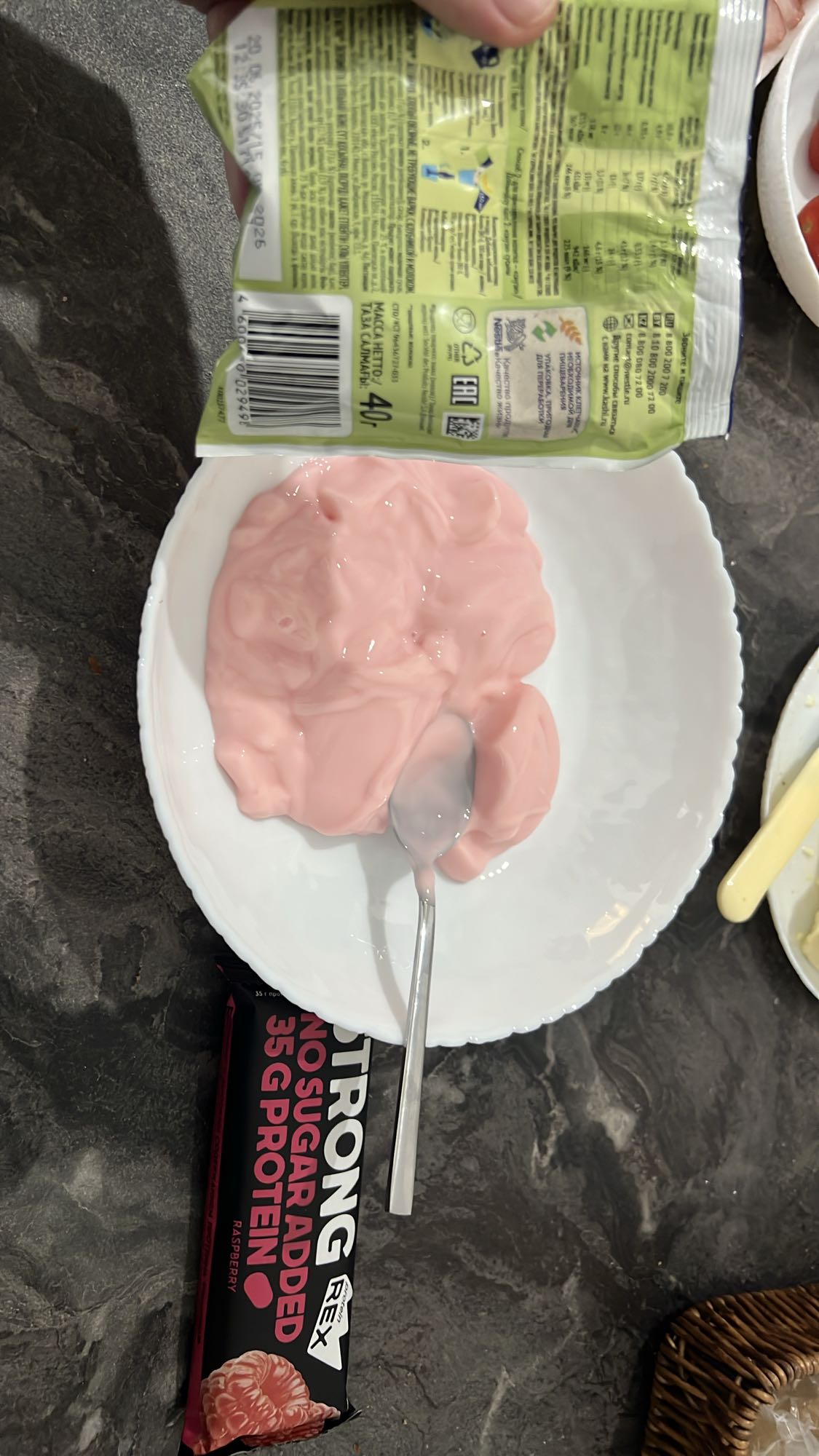 Հատապտղային մածուն և բատոն