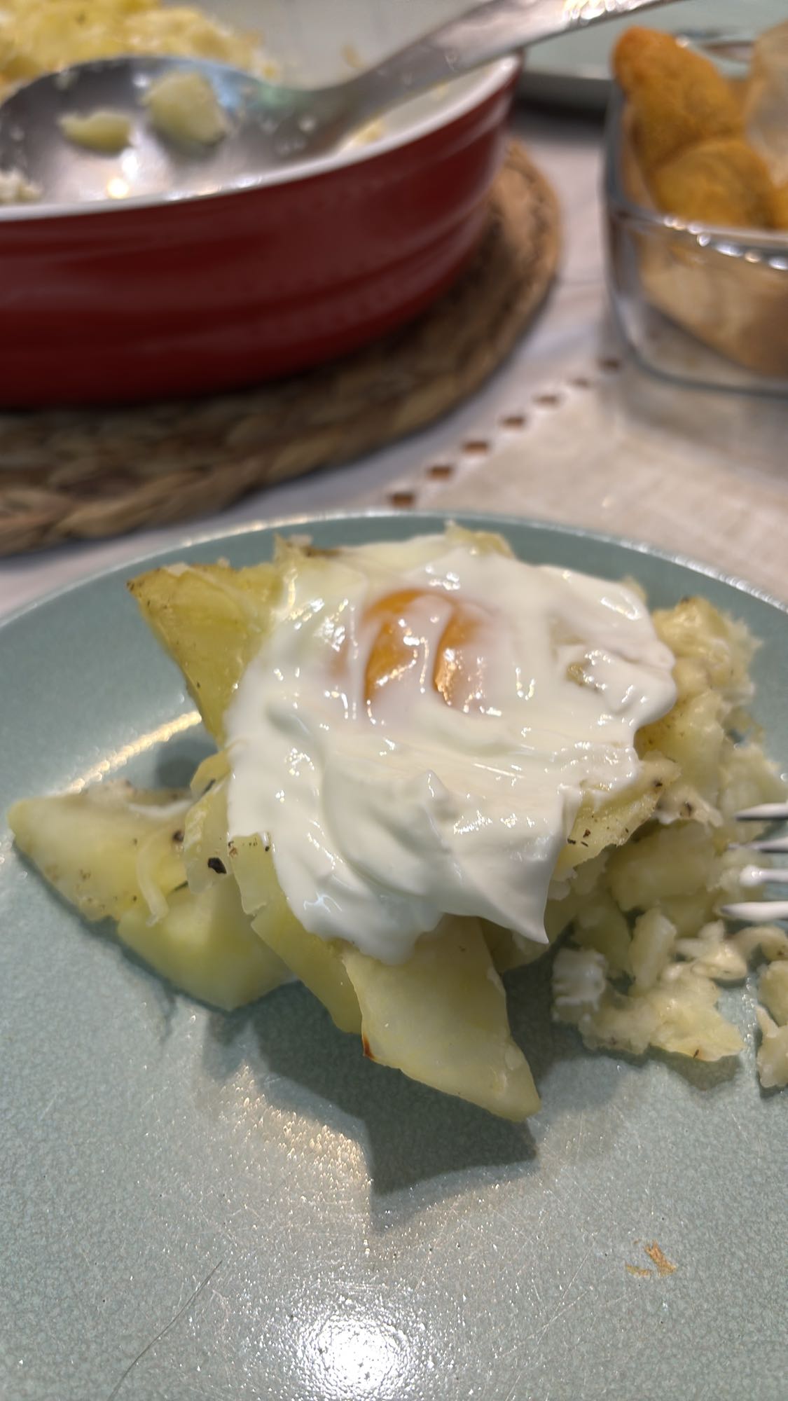 Tejfölös tojásos krumpli