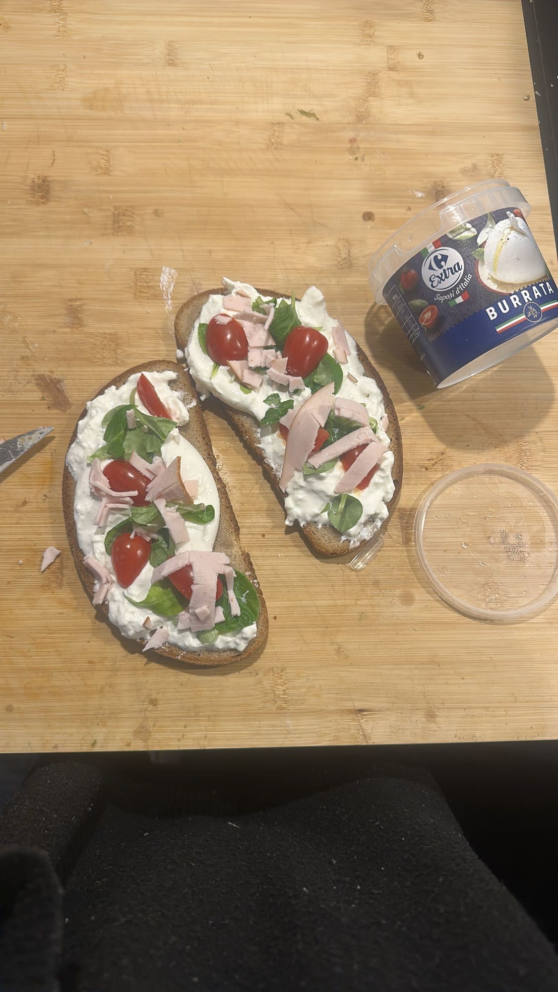 Tartines burrata jambon légumes