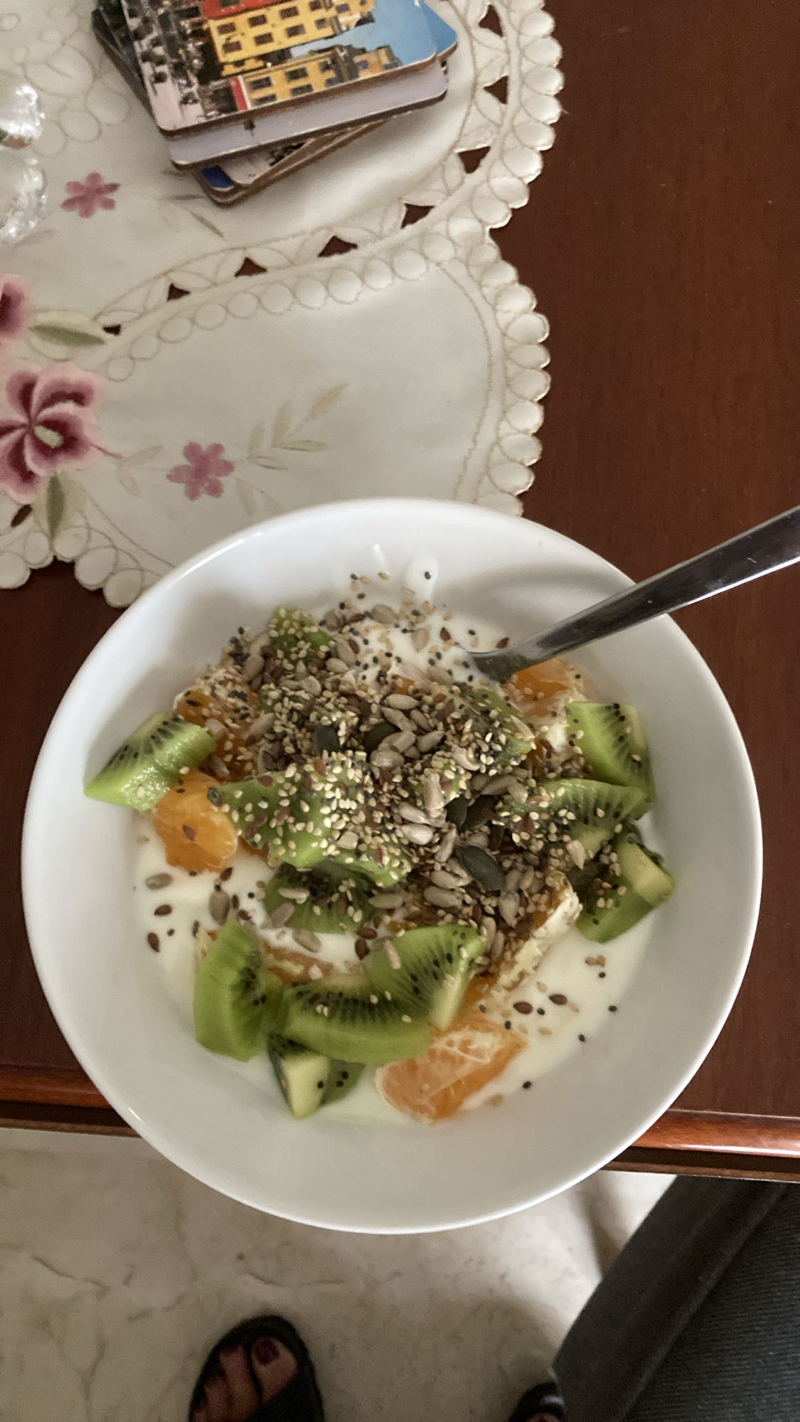 Yoghurt med frukt och frön