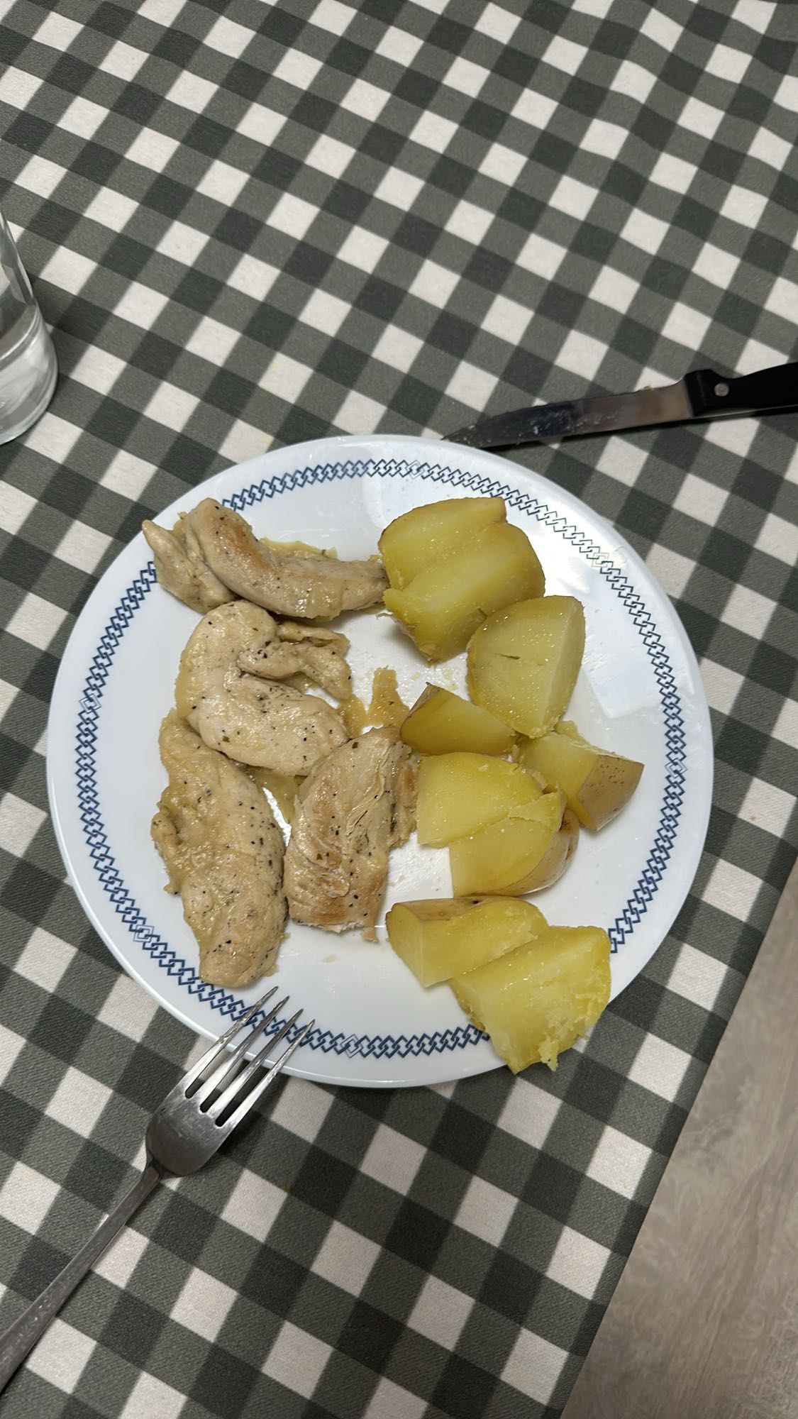 Pollo con papas cocidas