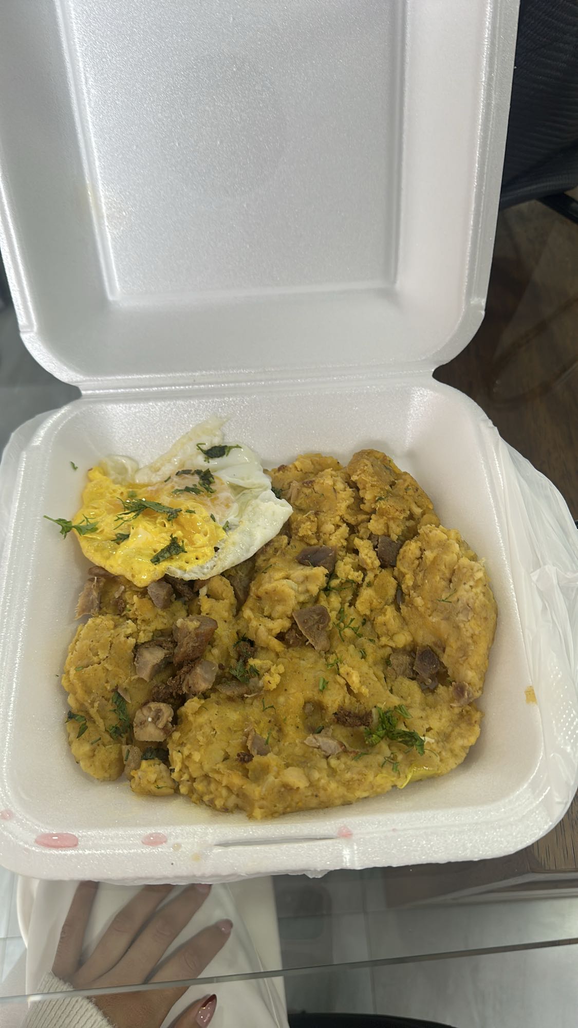 Mofongo con huevo y carne