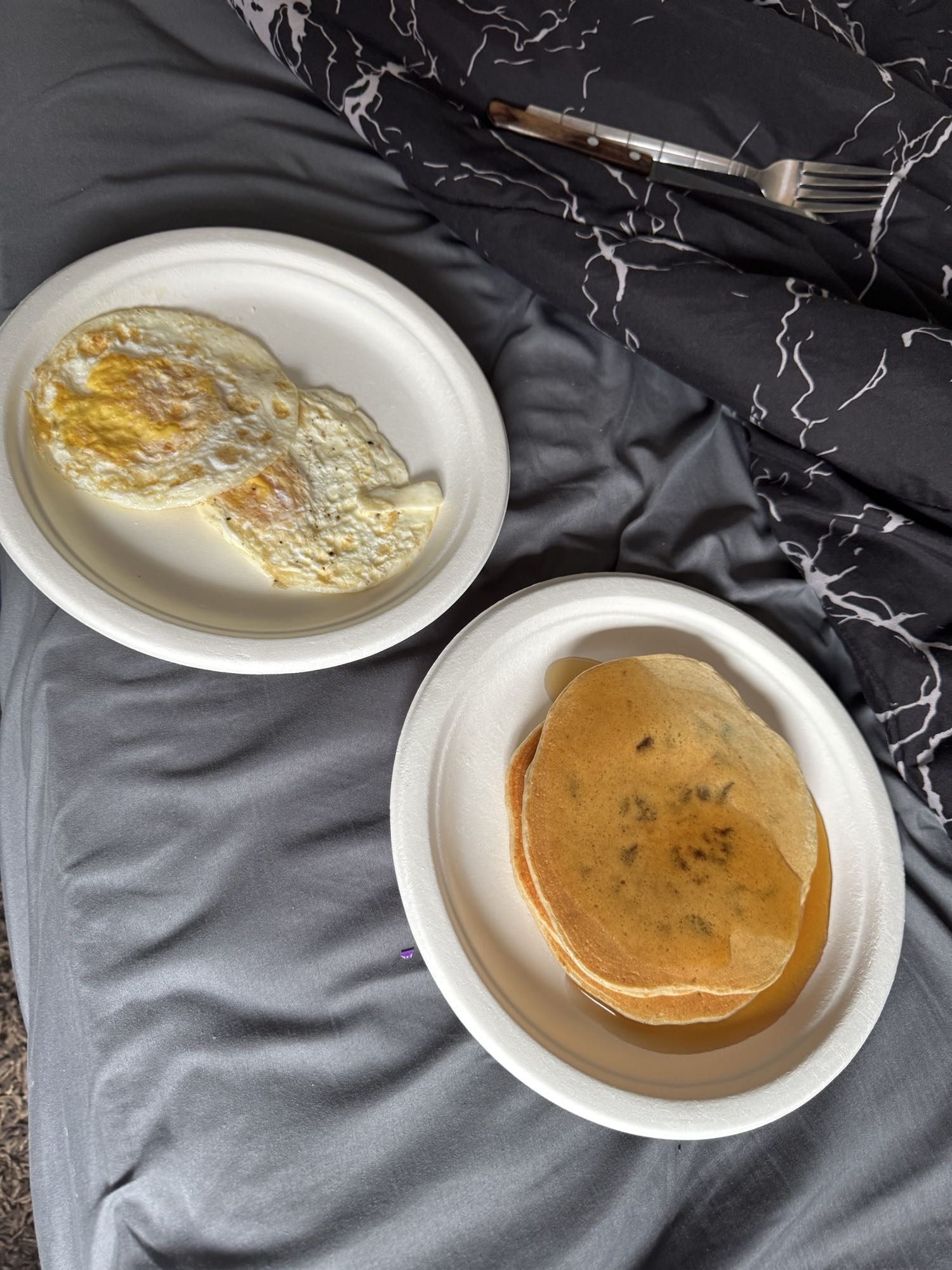 Hotcakes y huevos fritos