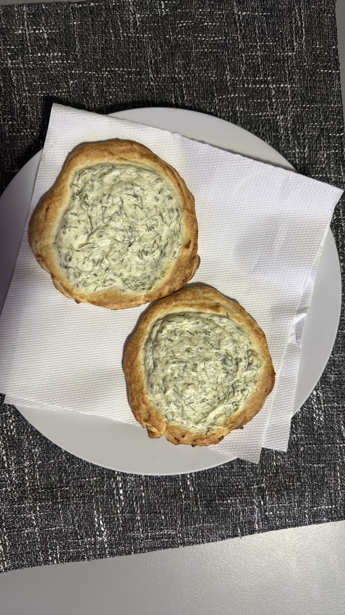 Plăcinte cu brânză și verdeață