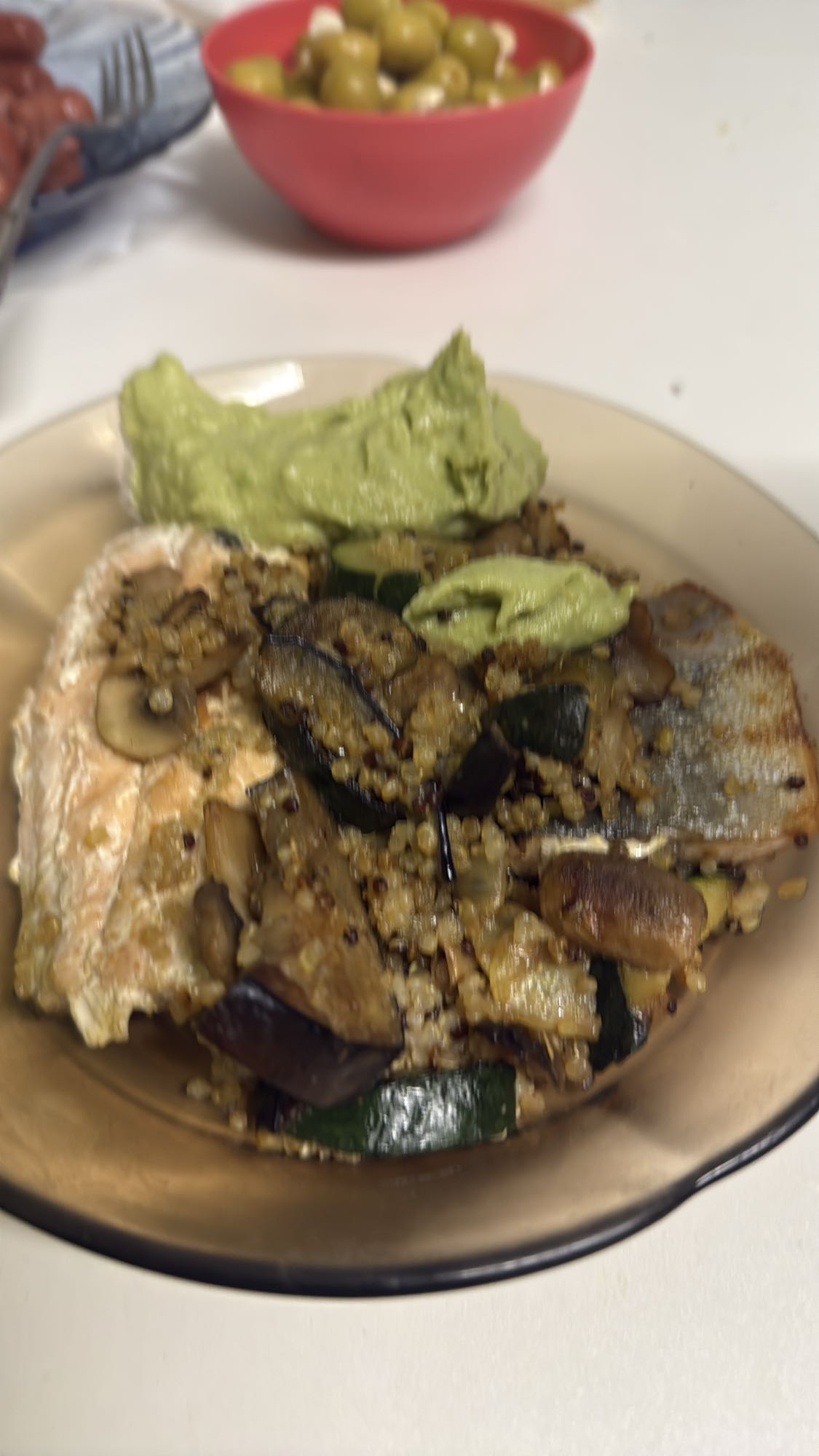 salmón con quinoa y verduras