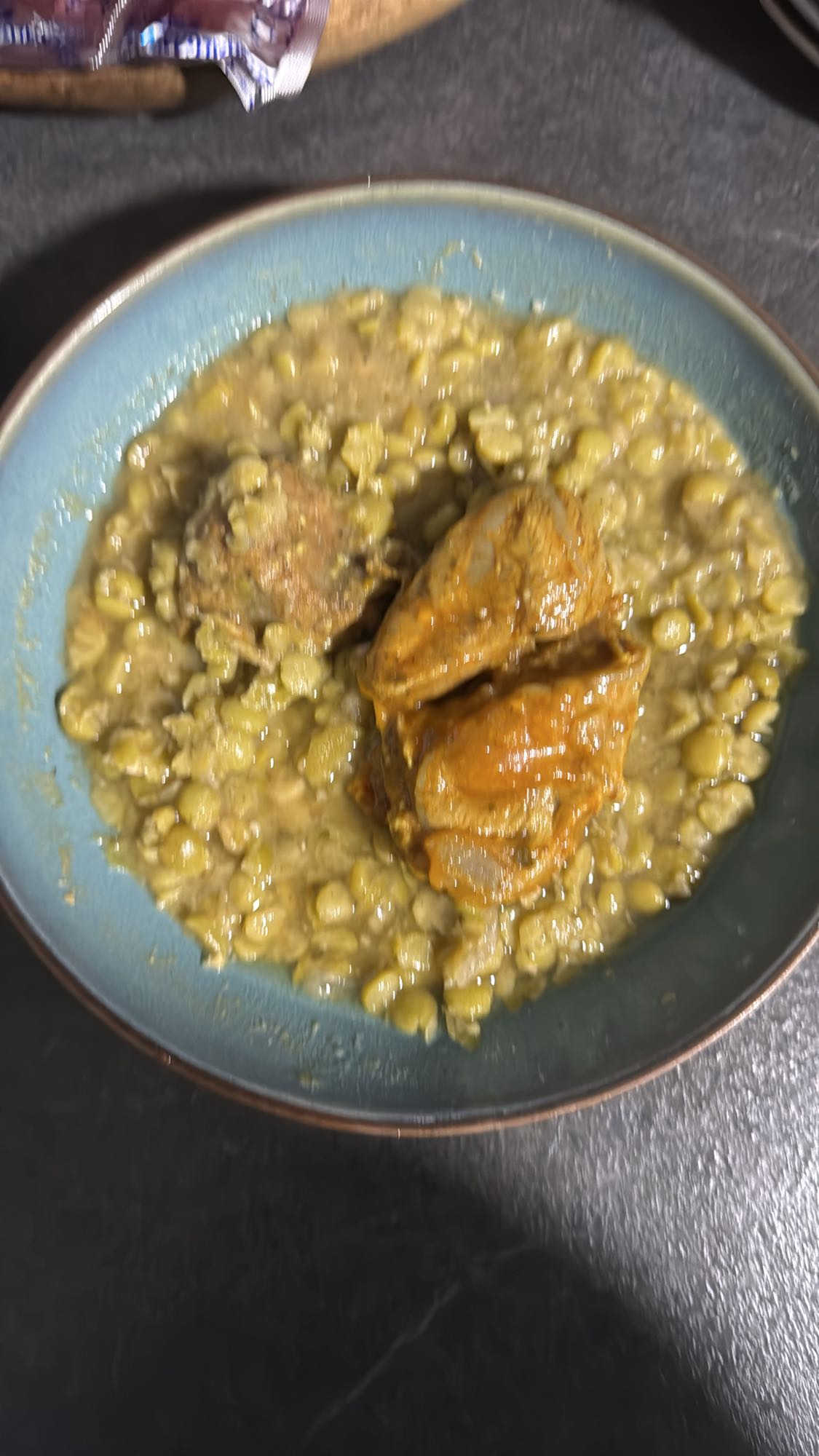 Ragoût de pois cassés et viande