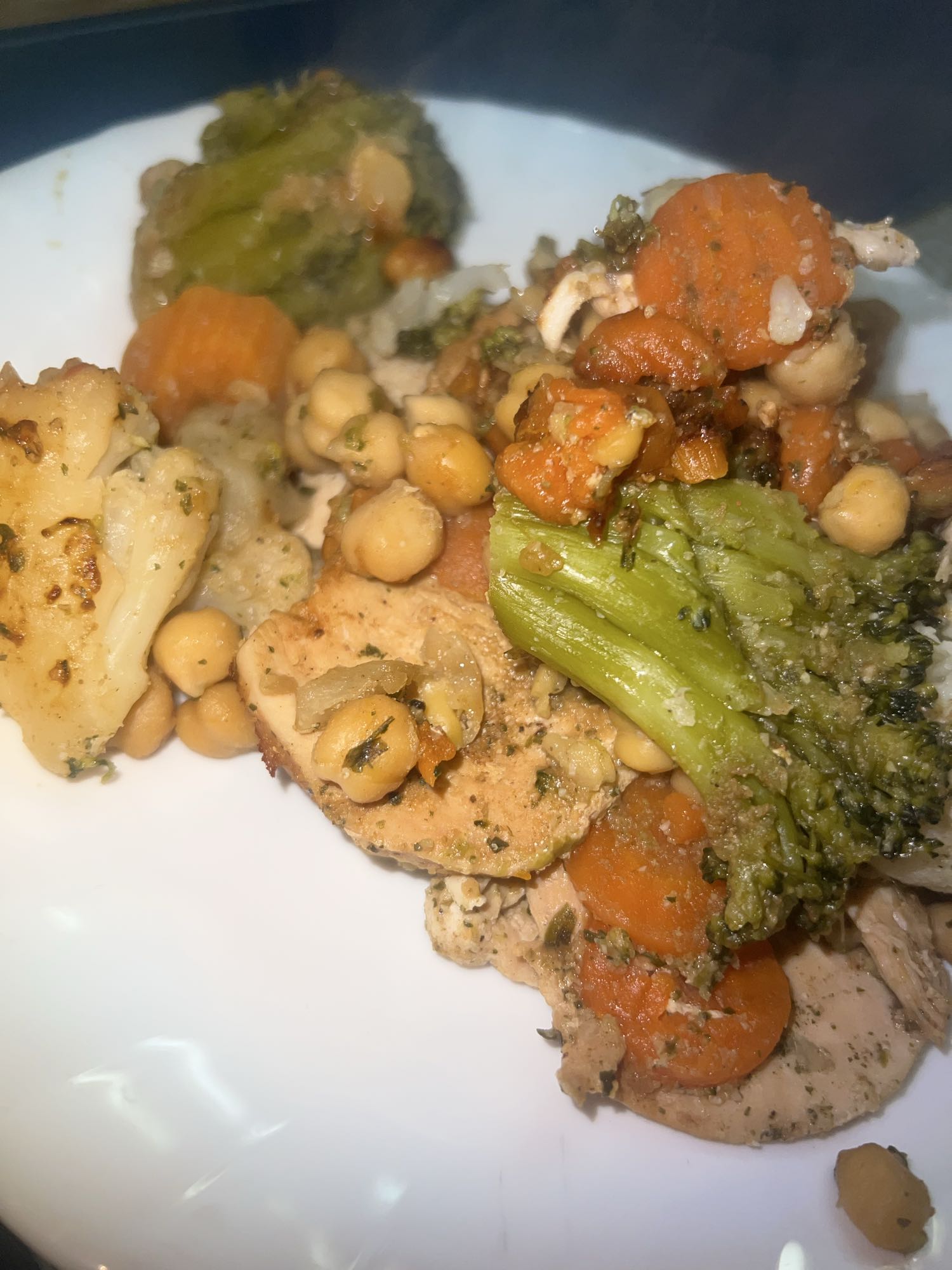 Pollo con garbanzos y verduras