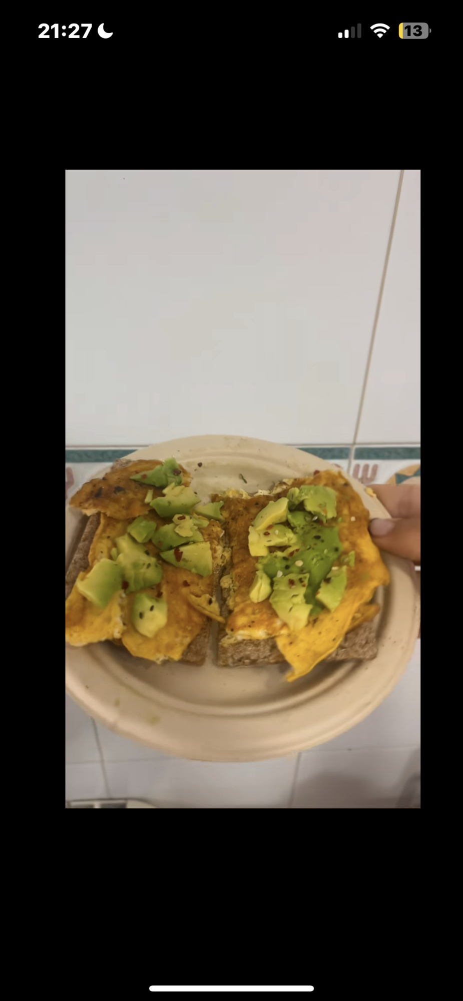 Tostadas con huevo y aguacate