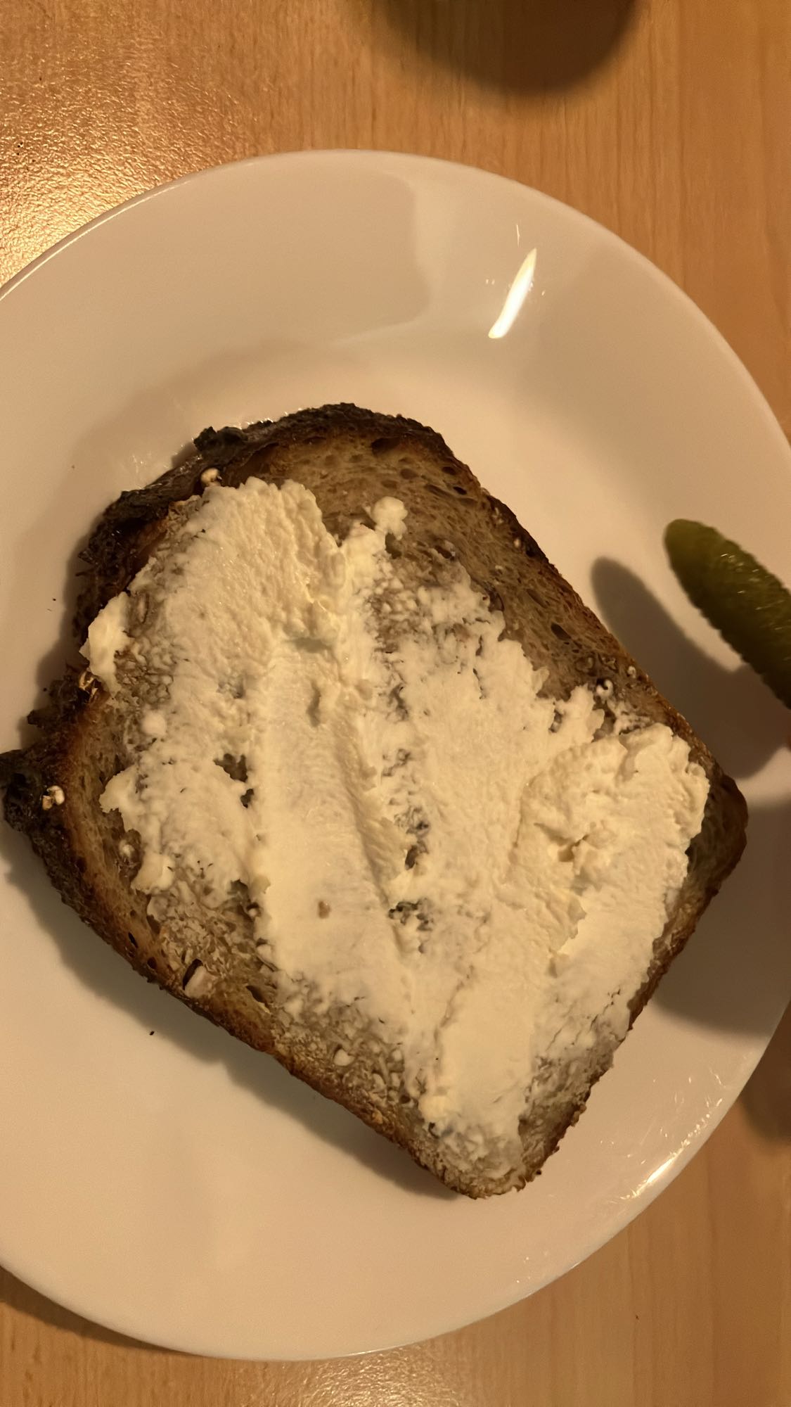 Pão integral com ricota