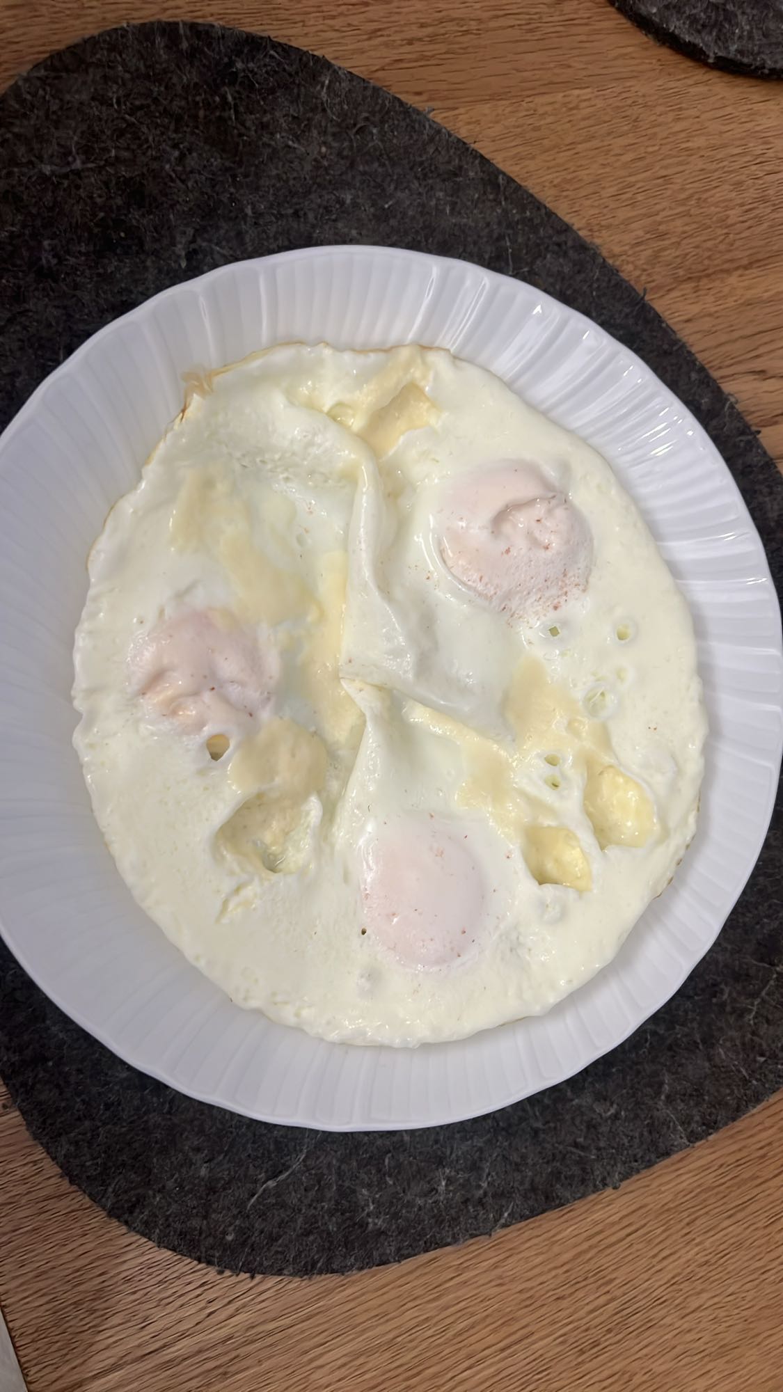 Yumurta beyazı ve peynir