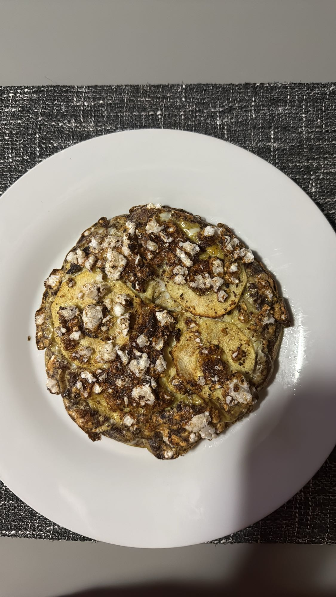 Omletă cu mere și orez expandat