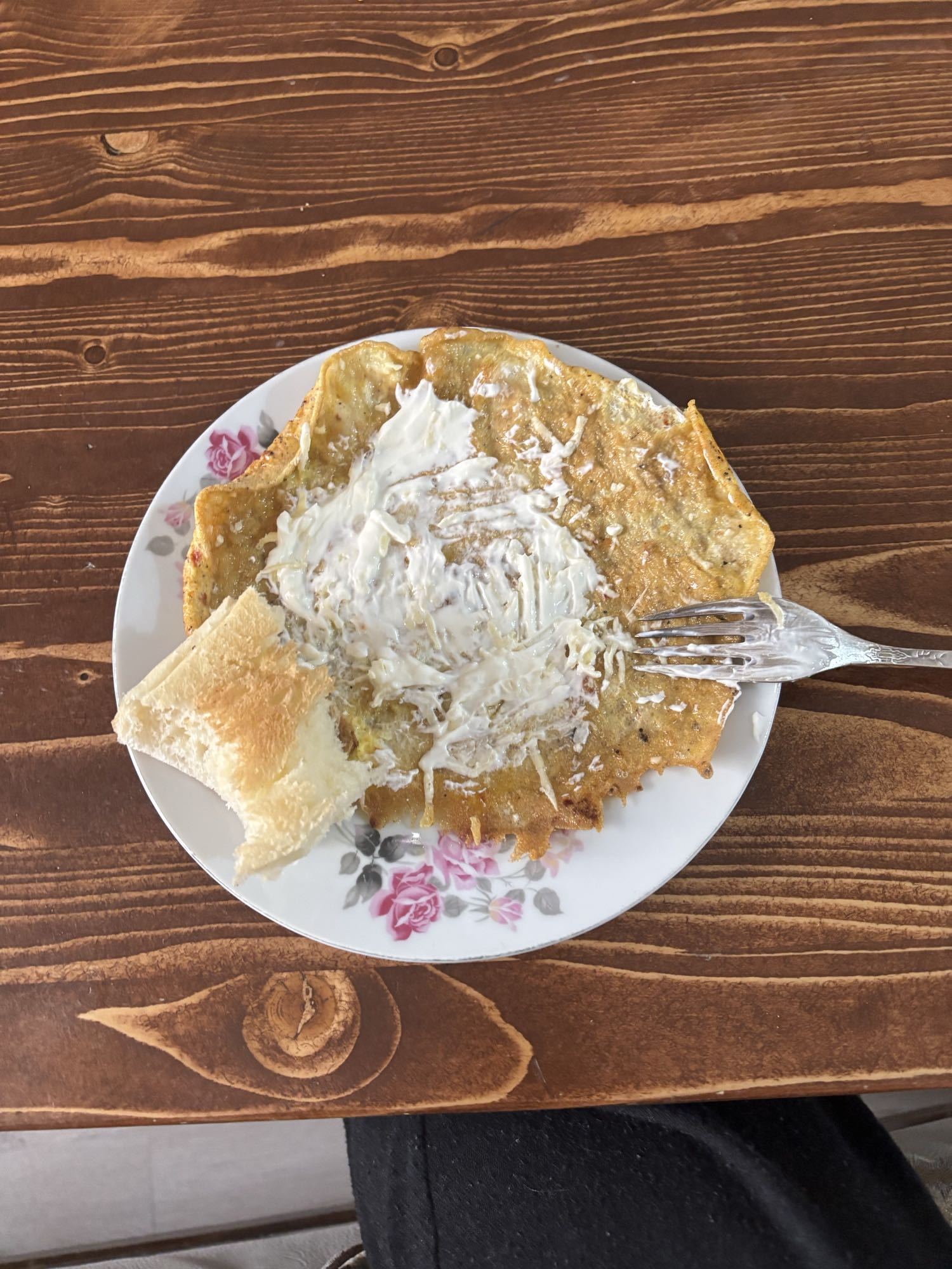 блин с хлебом и сметаной