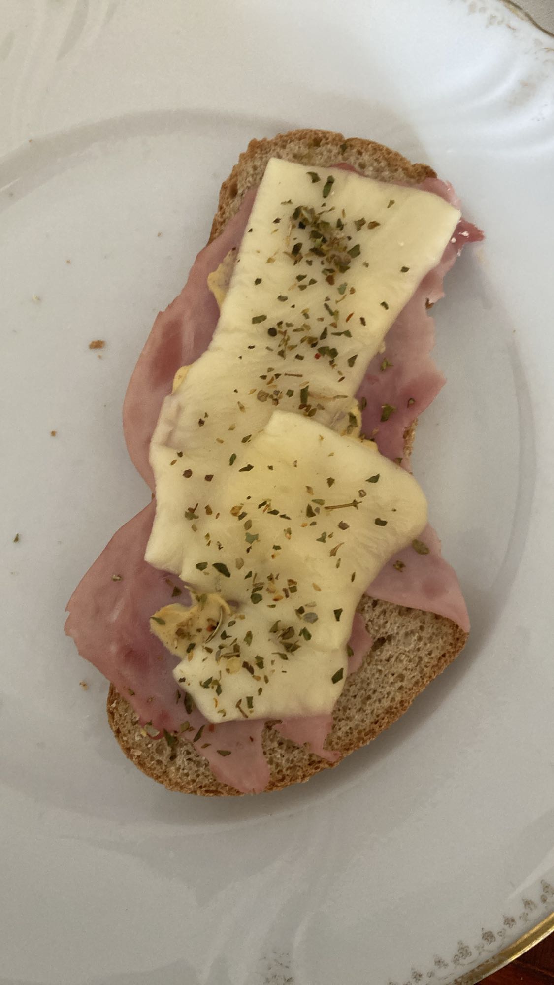 Ost och skinksmörgås