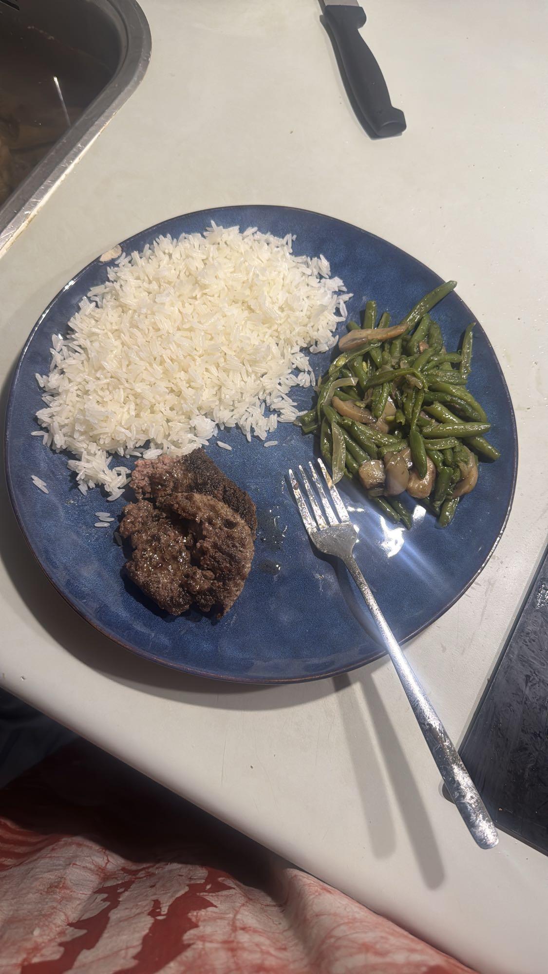 Riz, steak et légumes
