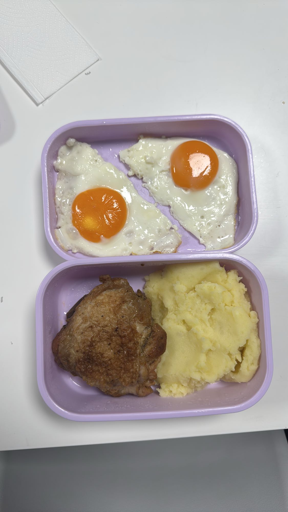 Яйца с пюре и мясом