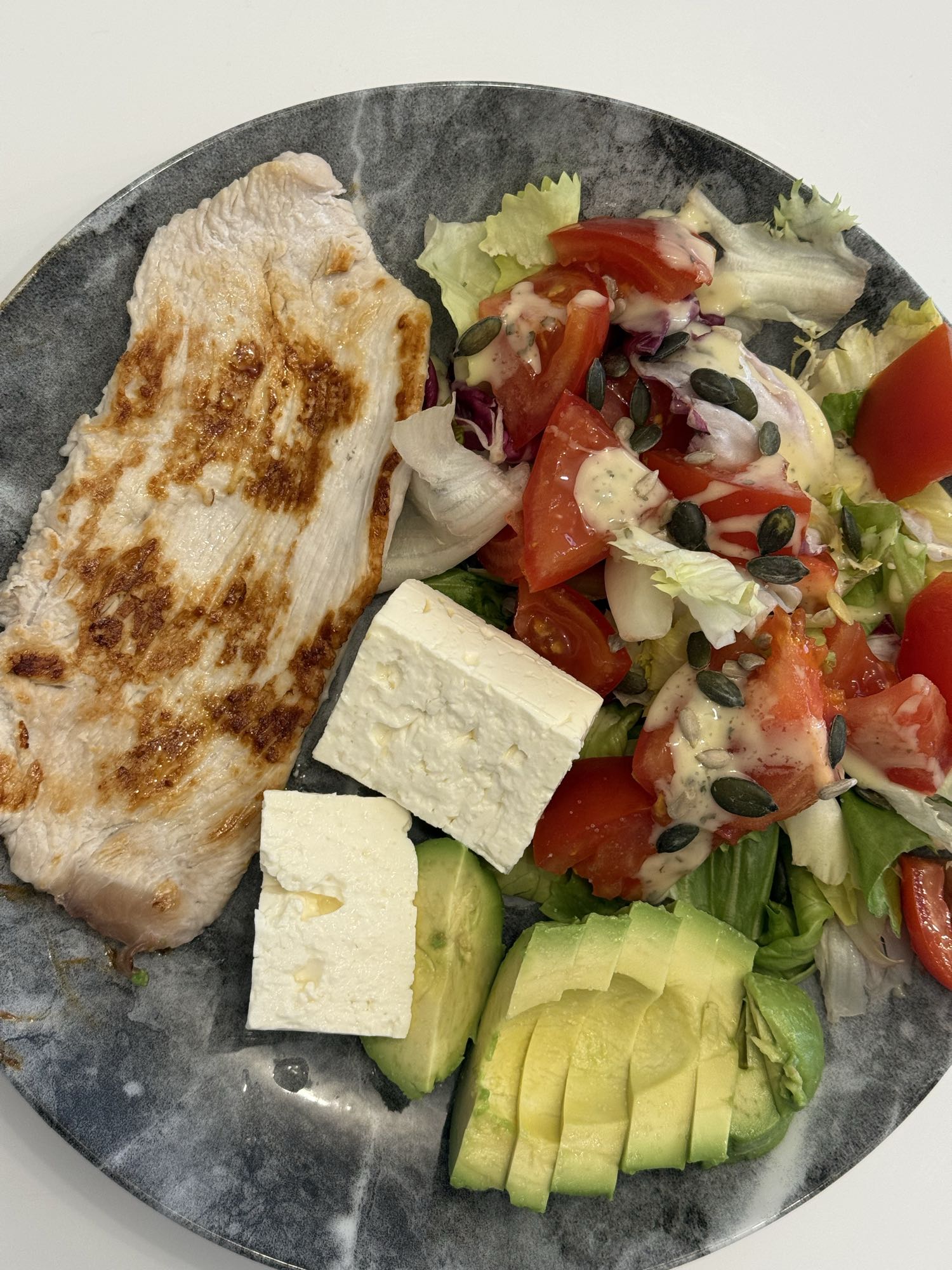 Poulet, salade et feta