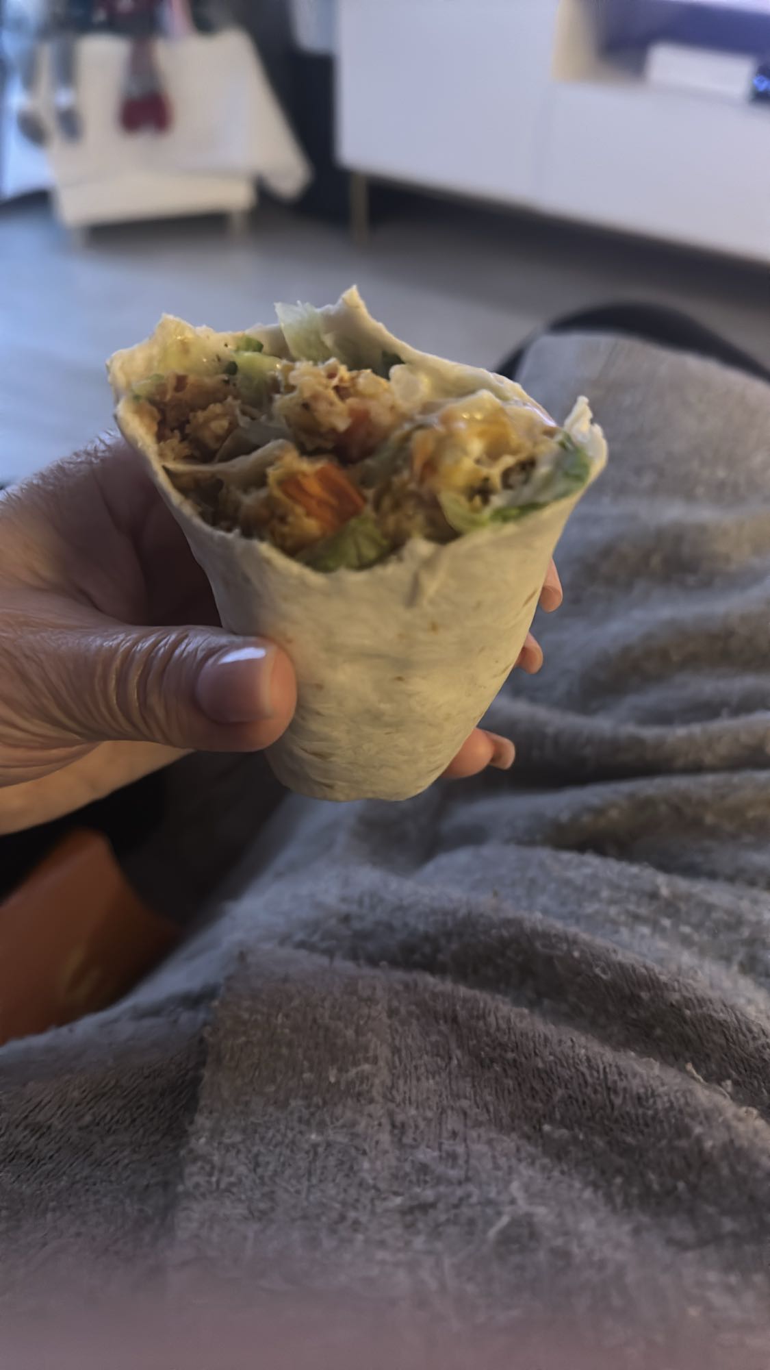 kurczakowy wrap z warzywami