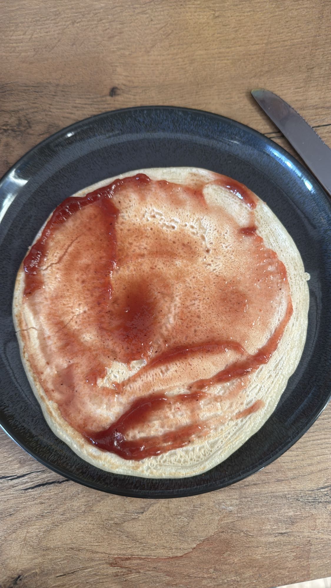 Pannenkoek met aardbeienjam