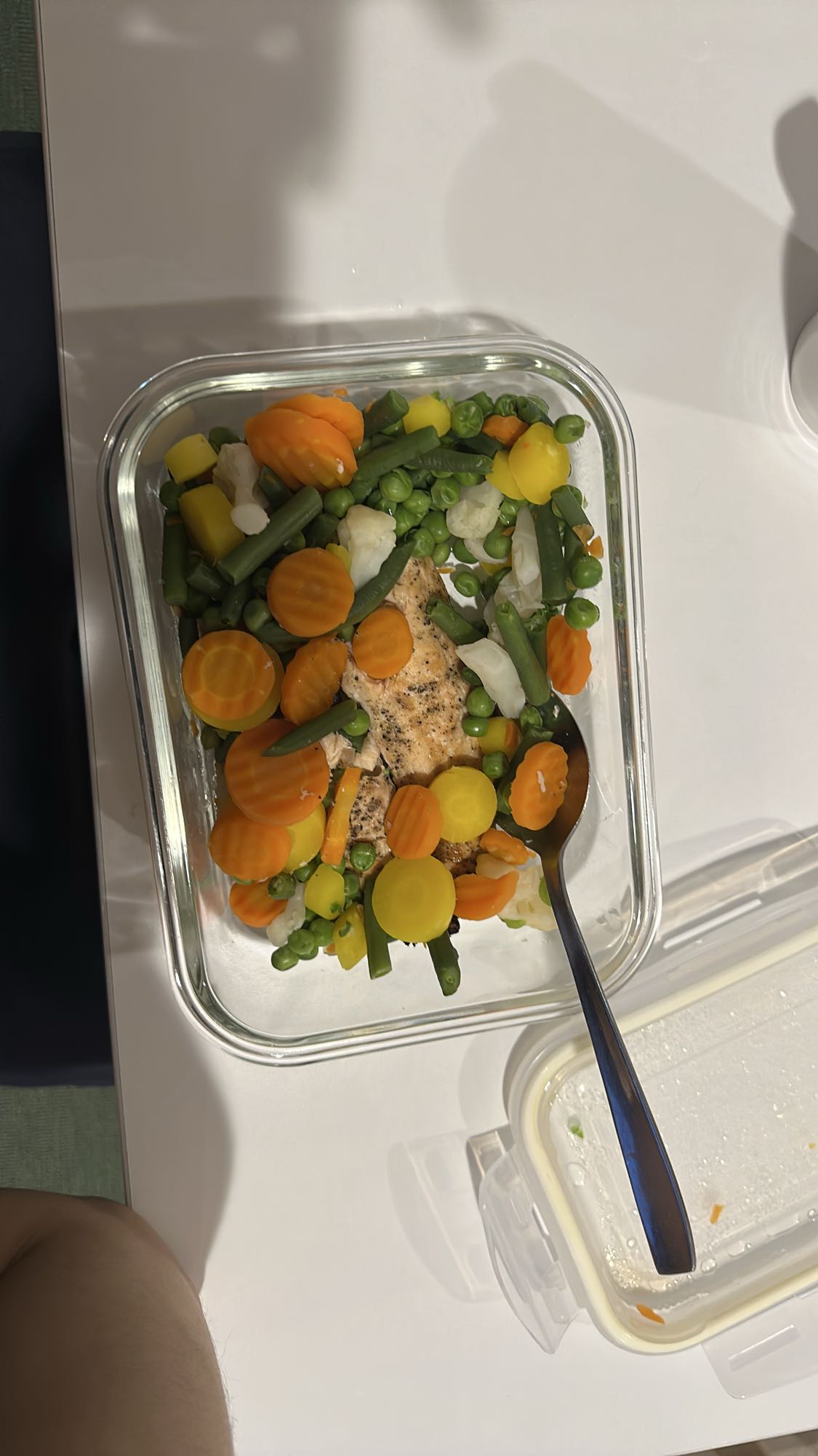 Lax med blandade grönsaker