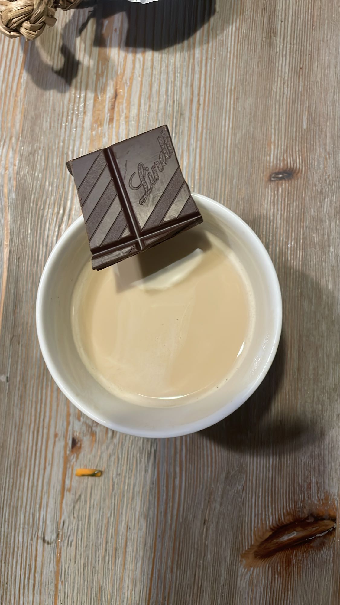 kawa z mlekiem i czekoladą