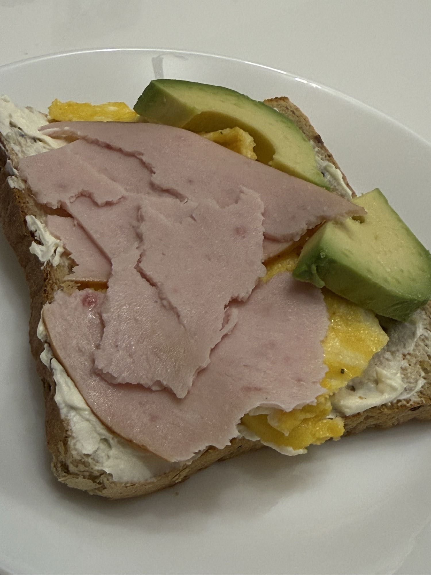 Toast jambon avocat œuf