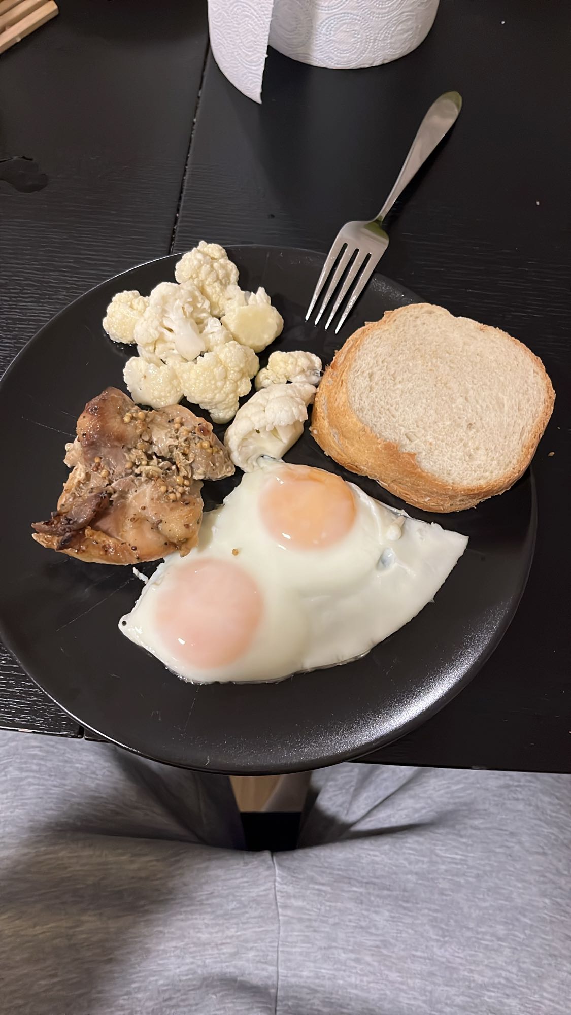 Яйца с курицей и хлебом