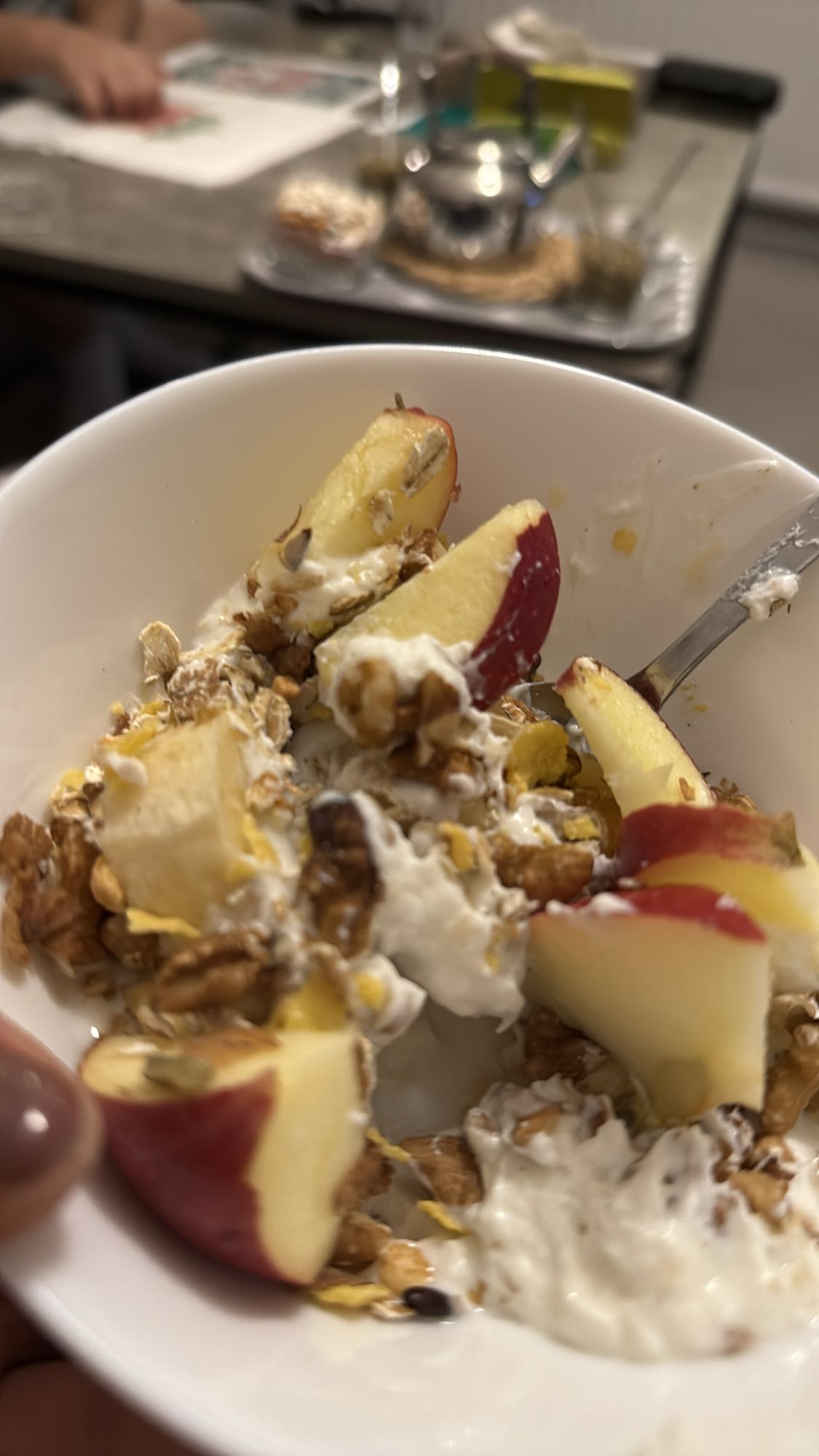 Yoghurt med frukt & müsli