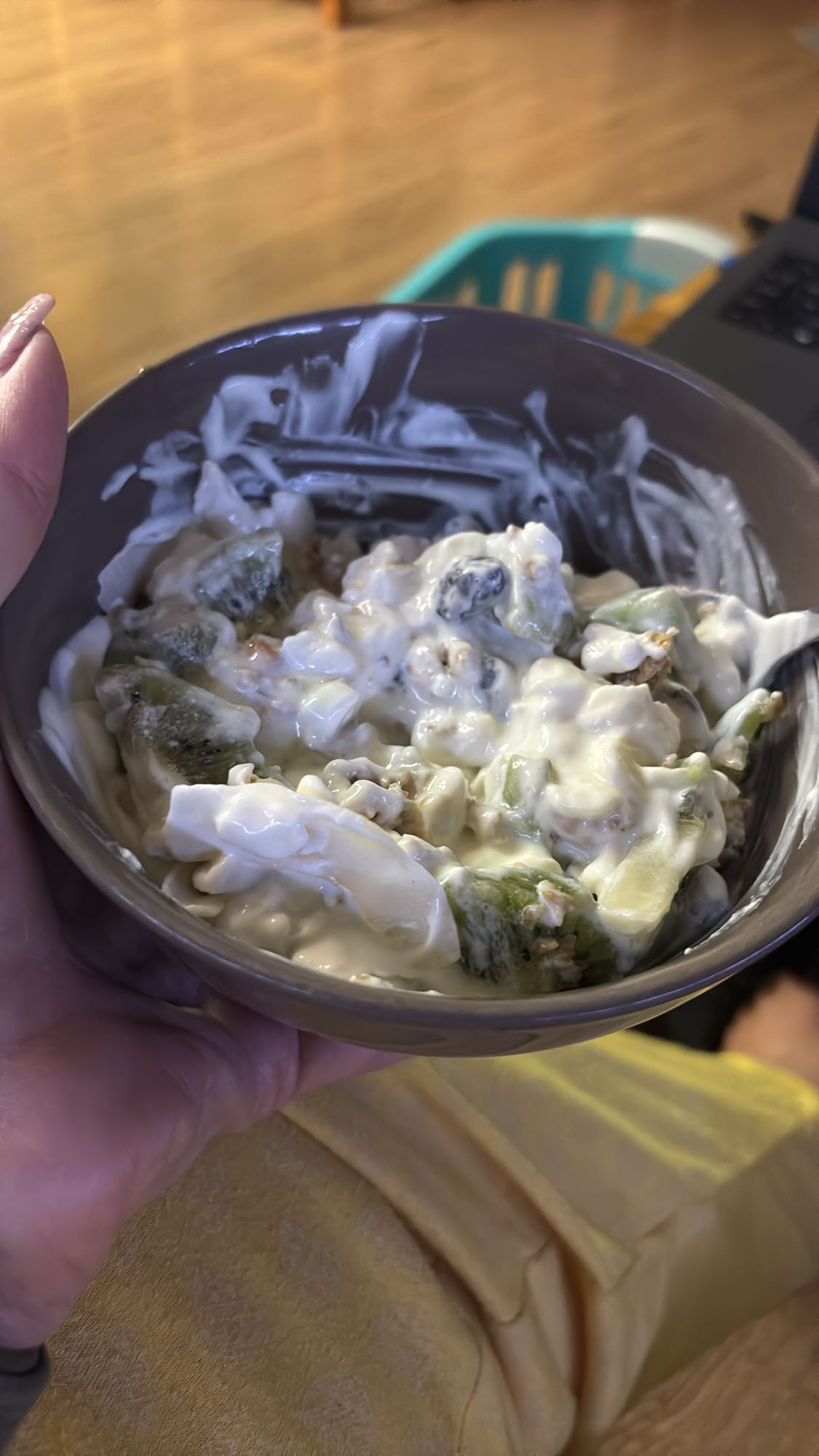 Gyümölcsös joghurtos tál