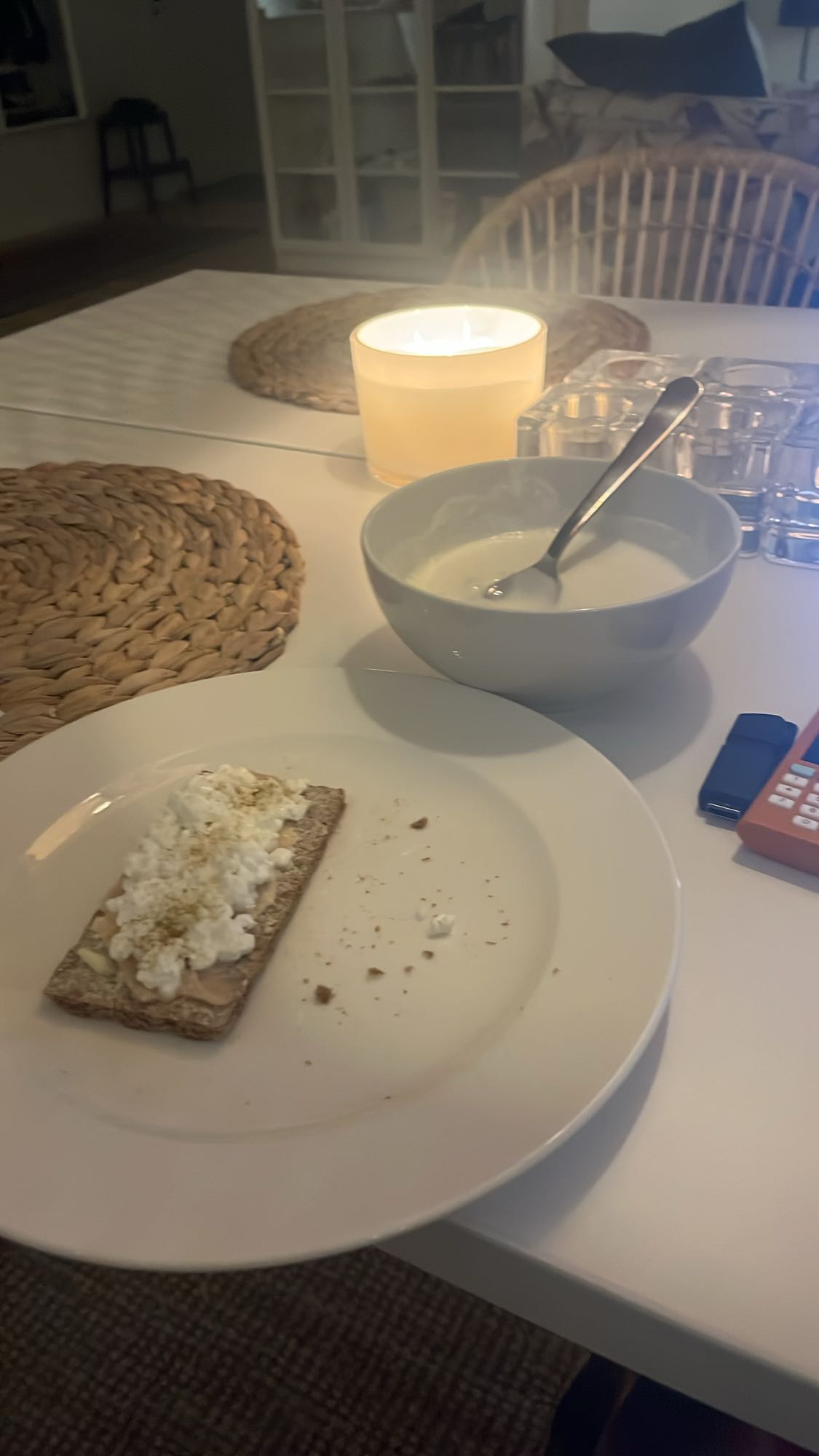 Knäckebröd med keso och yoghurt
