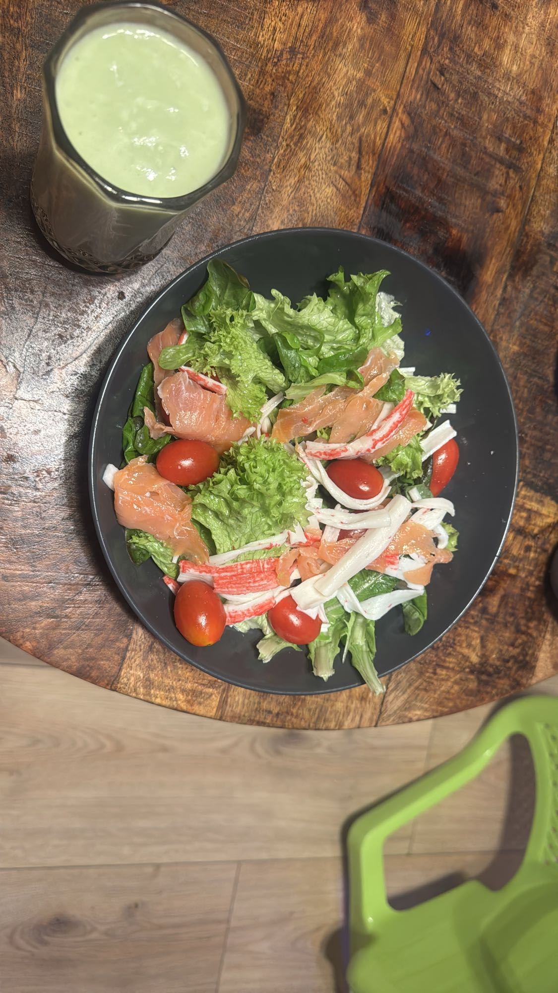 Zalm krab salade met smoothie