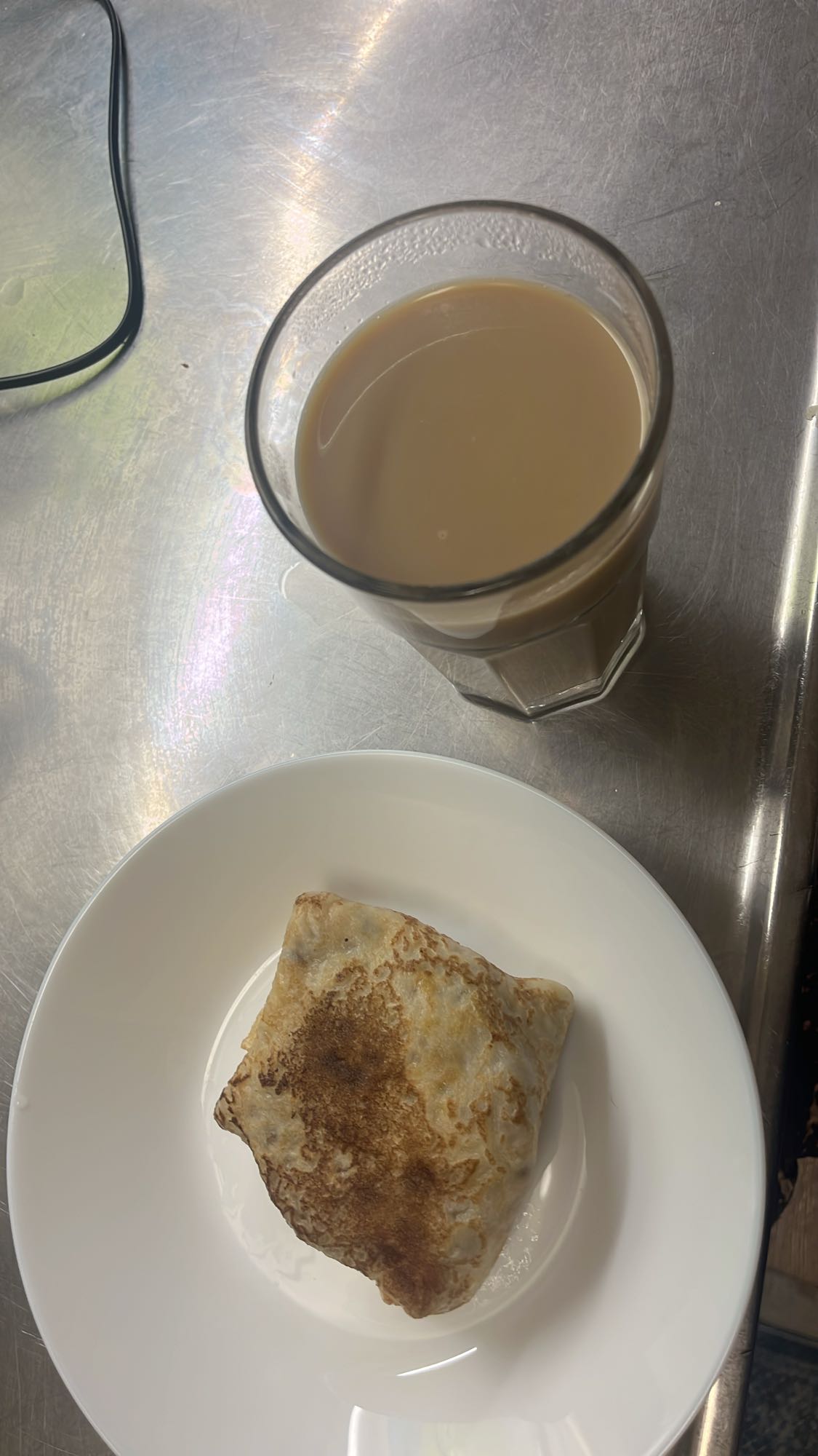 Stuffed crepe & milk tea