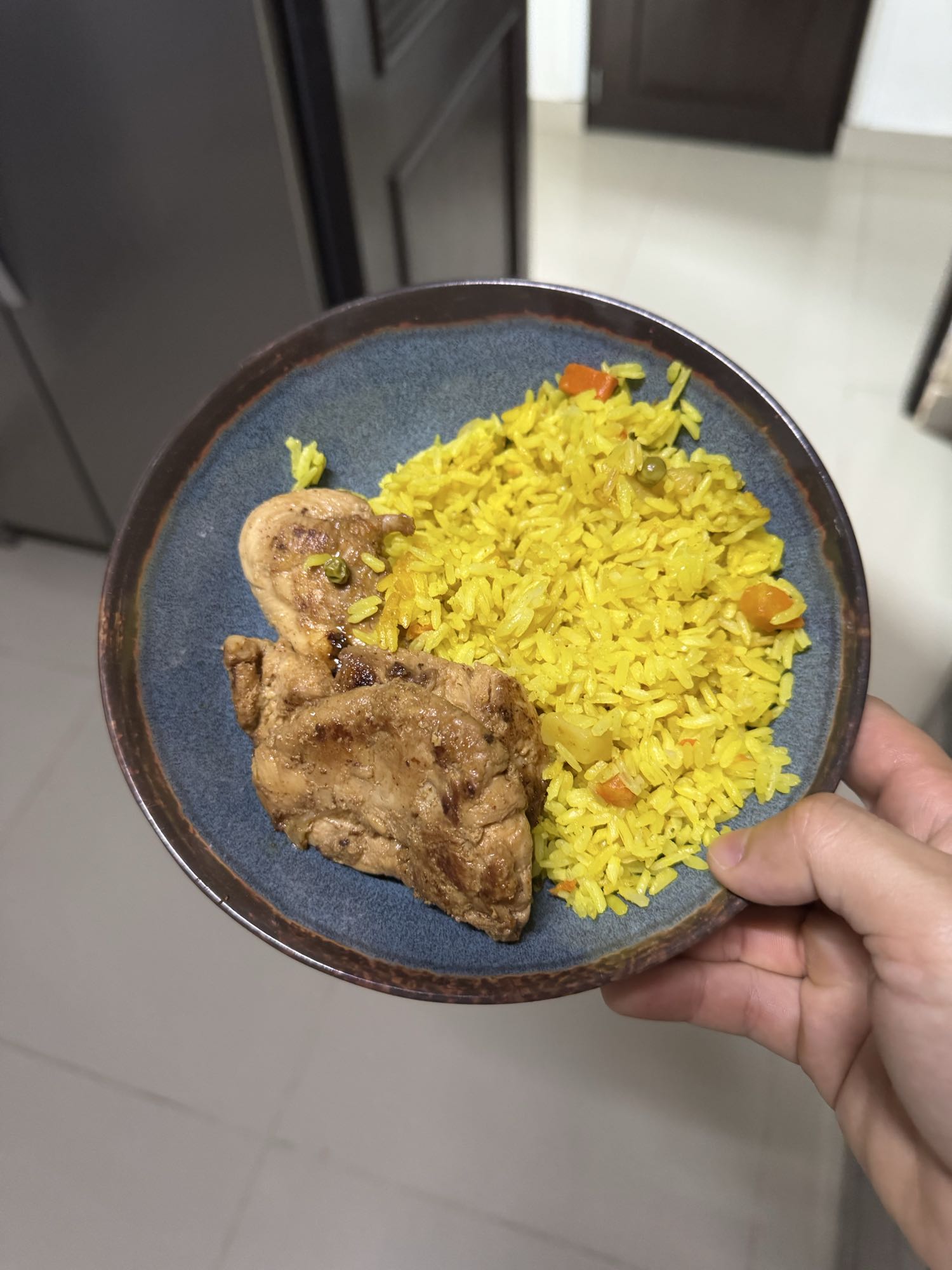 Pollo con arroz amarillo