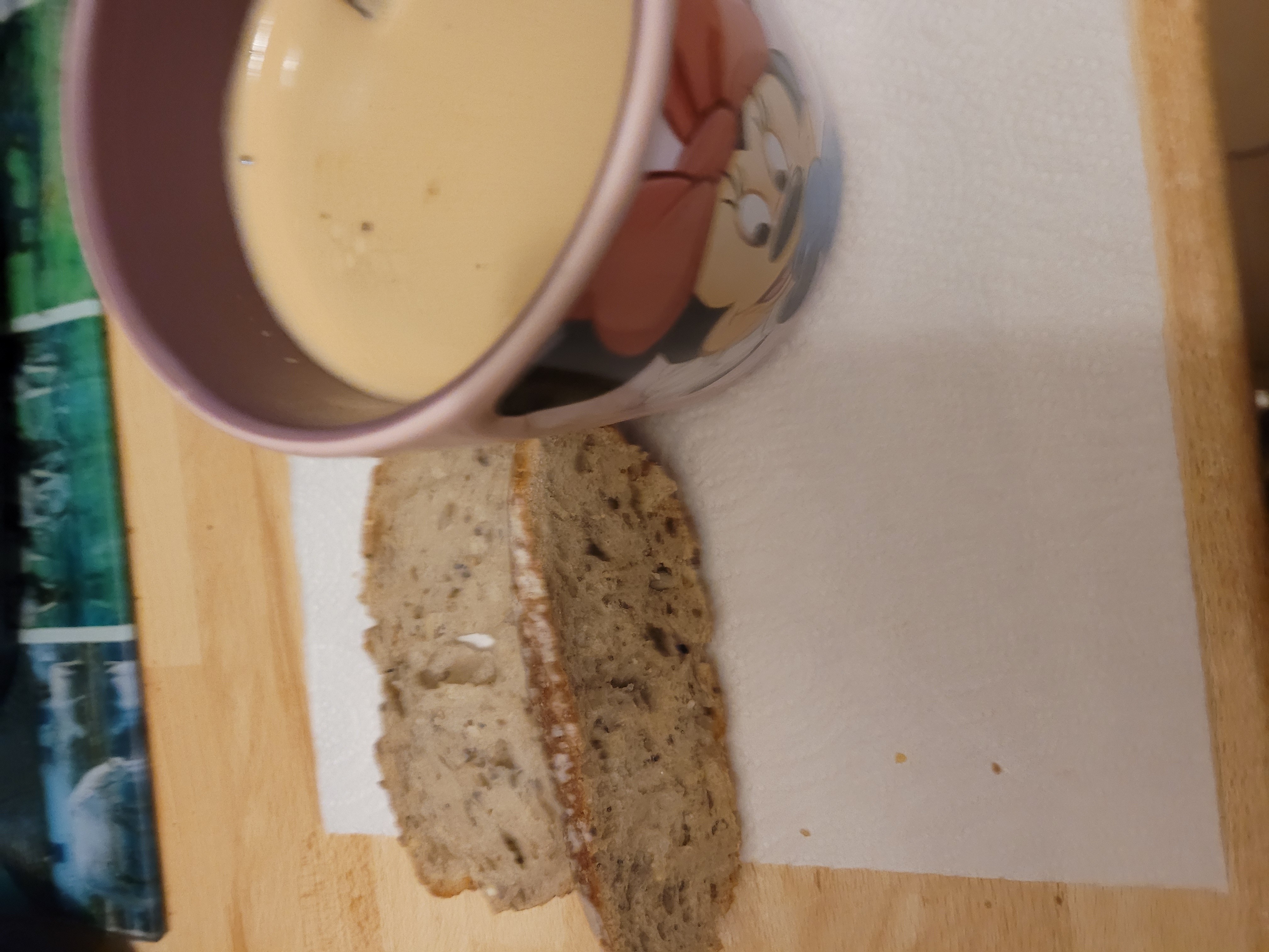 Soupe crémeuse et pain