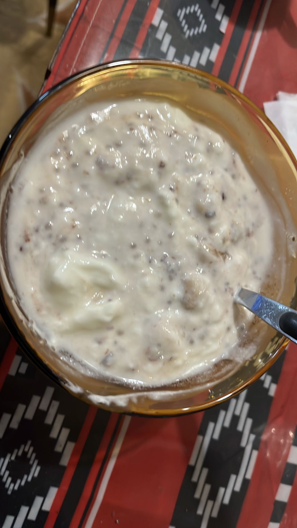 Кисело мляко с мюсли