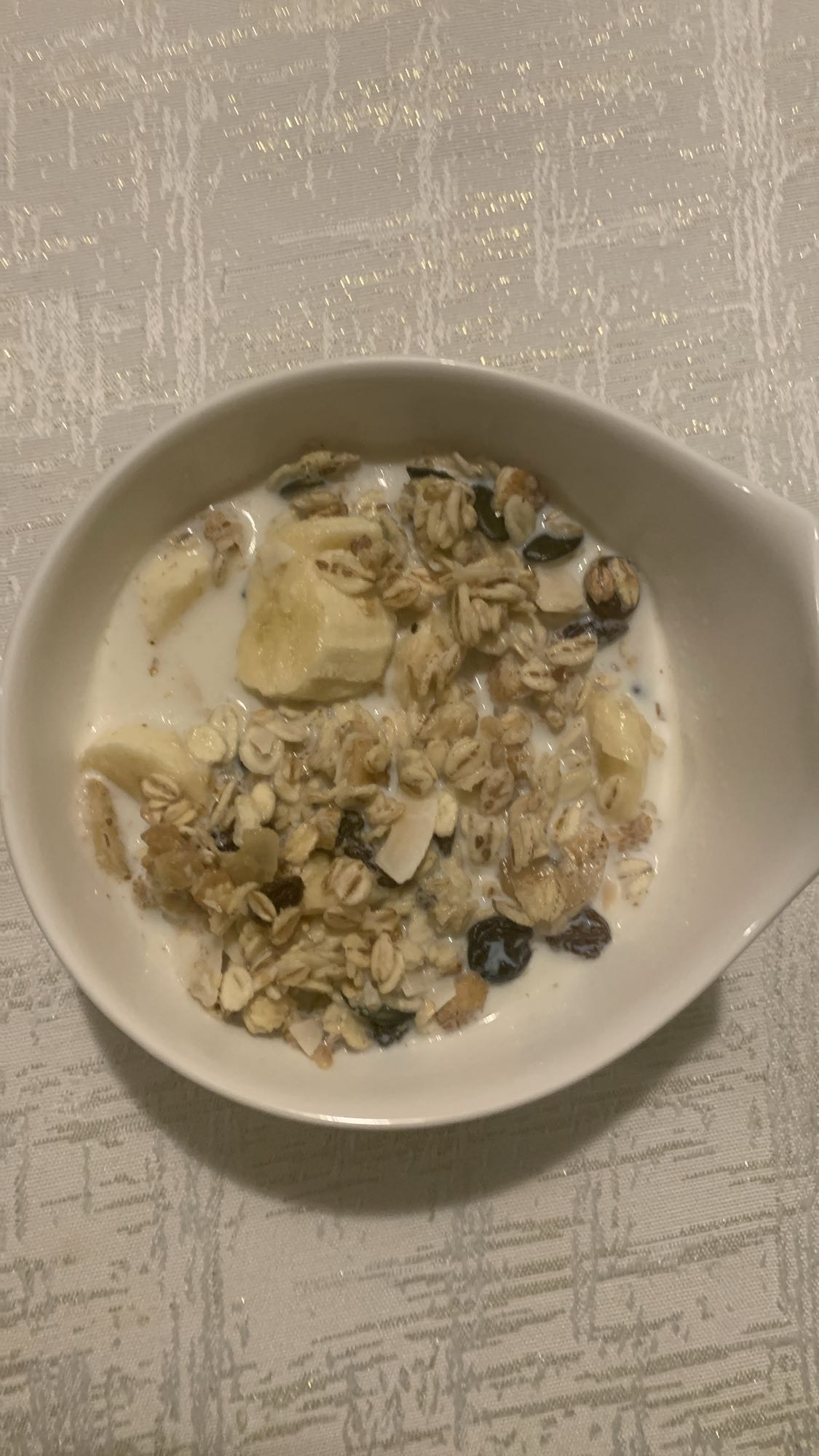 mleko z musli i bananem