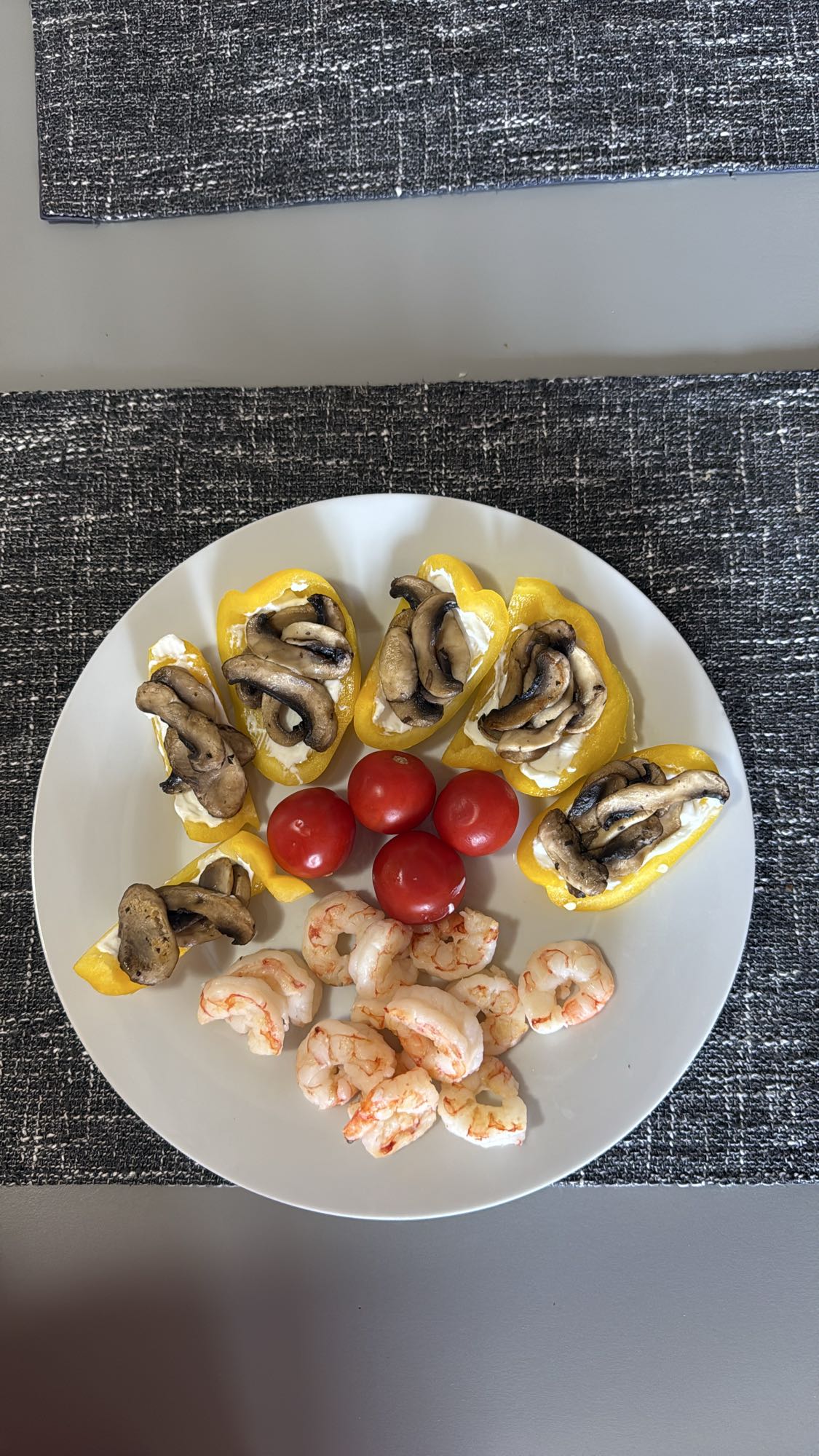 Creveți cu legume umplute