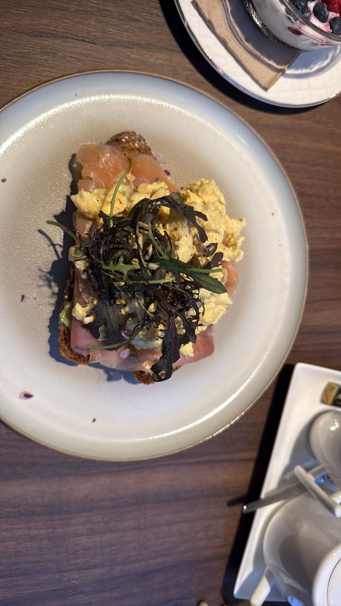 Toast met ei en zalm